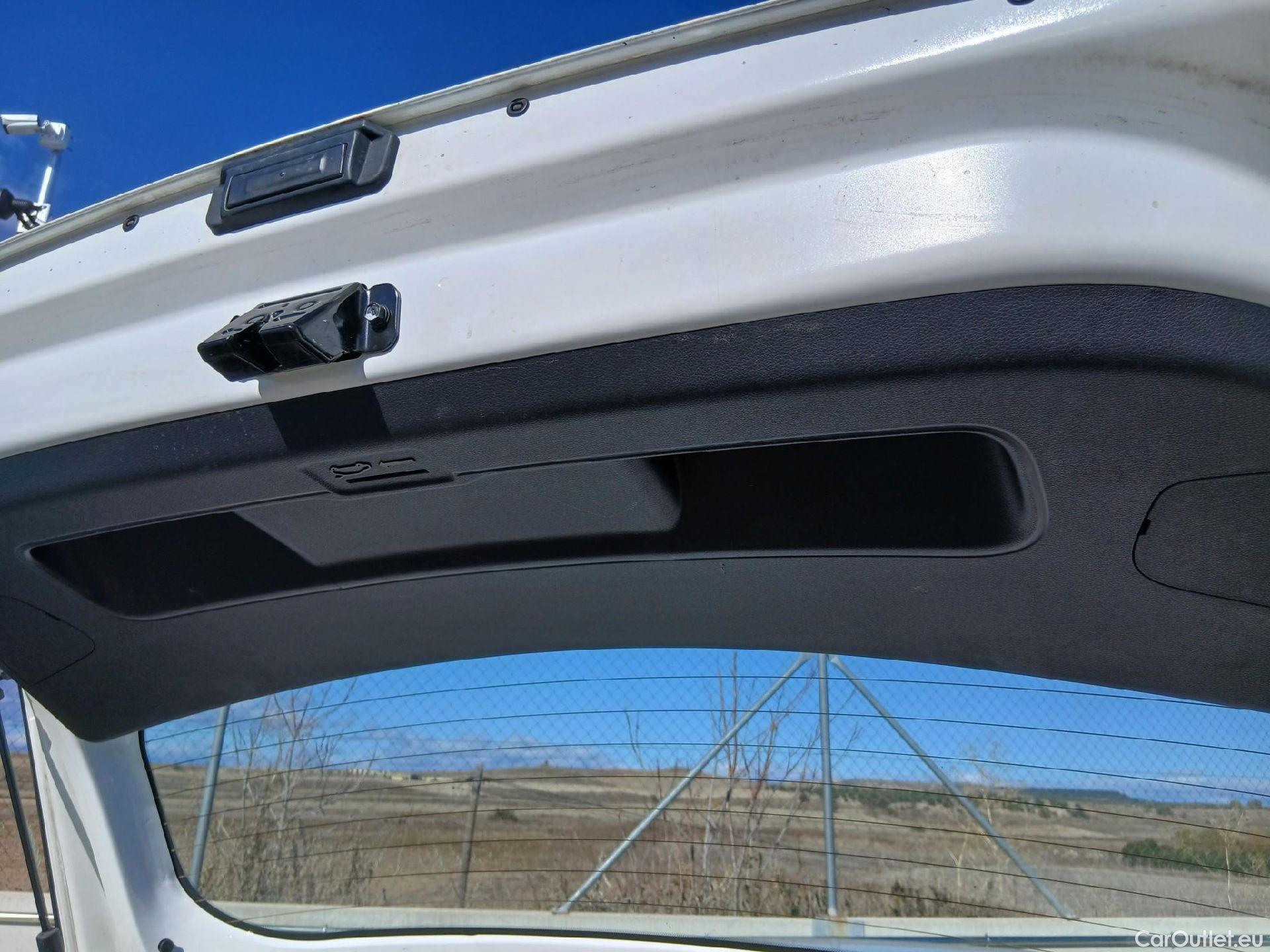  Hyundai  i20 HYUNDAI  / 2020 / 5P / berlina con portón 1.2 MPI SLX #31