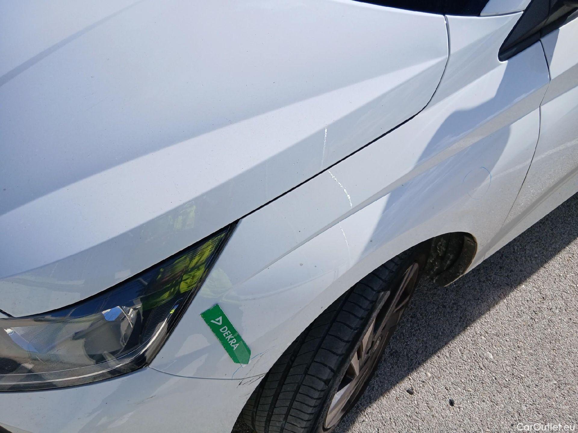  Hyundai  i20 HYUNDAI  / 2020 / 5P / berlina con portón 1.2 MPI SLX #20