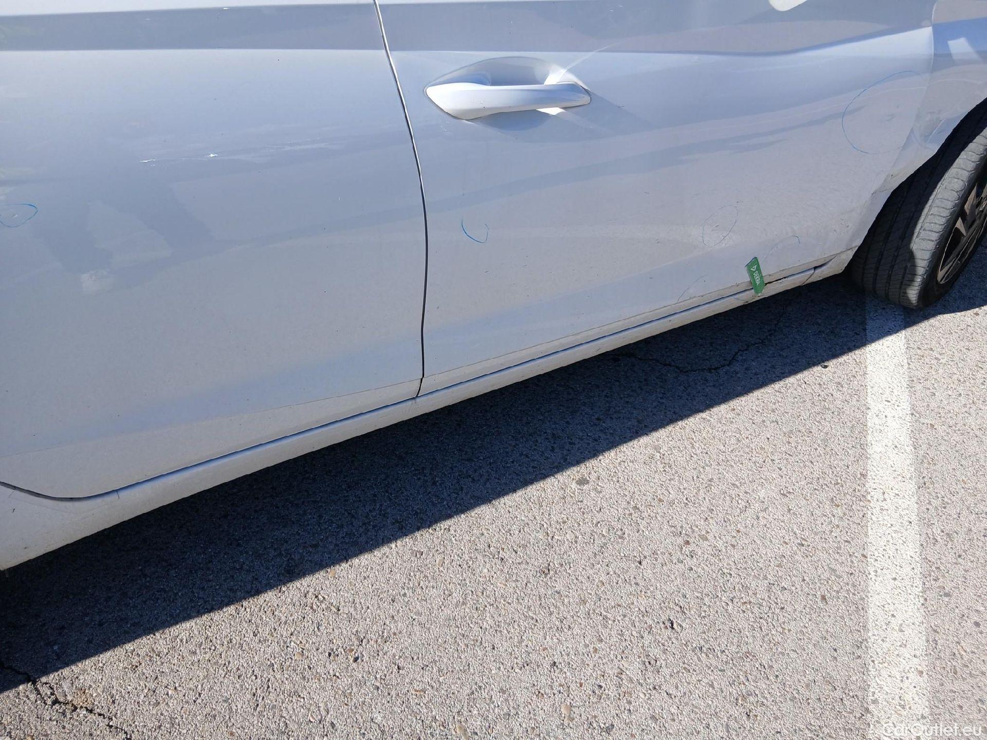  Hyundai  i20 HYUNDAI  / 2020 / 5P / berlina con portón 1.2 MPI SLX #43