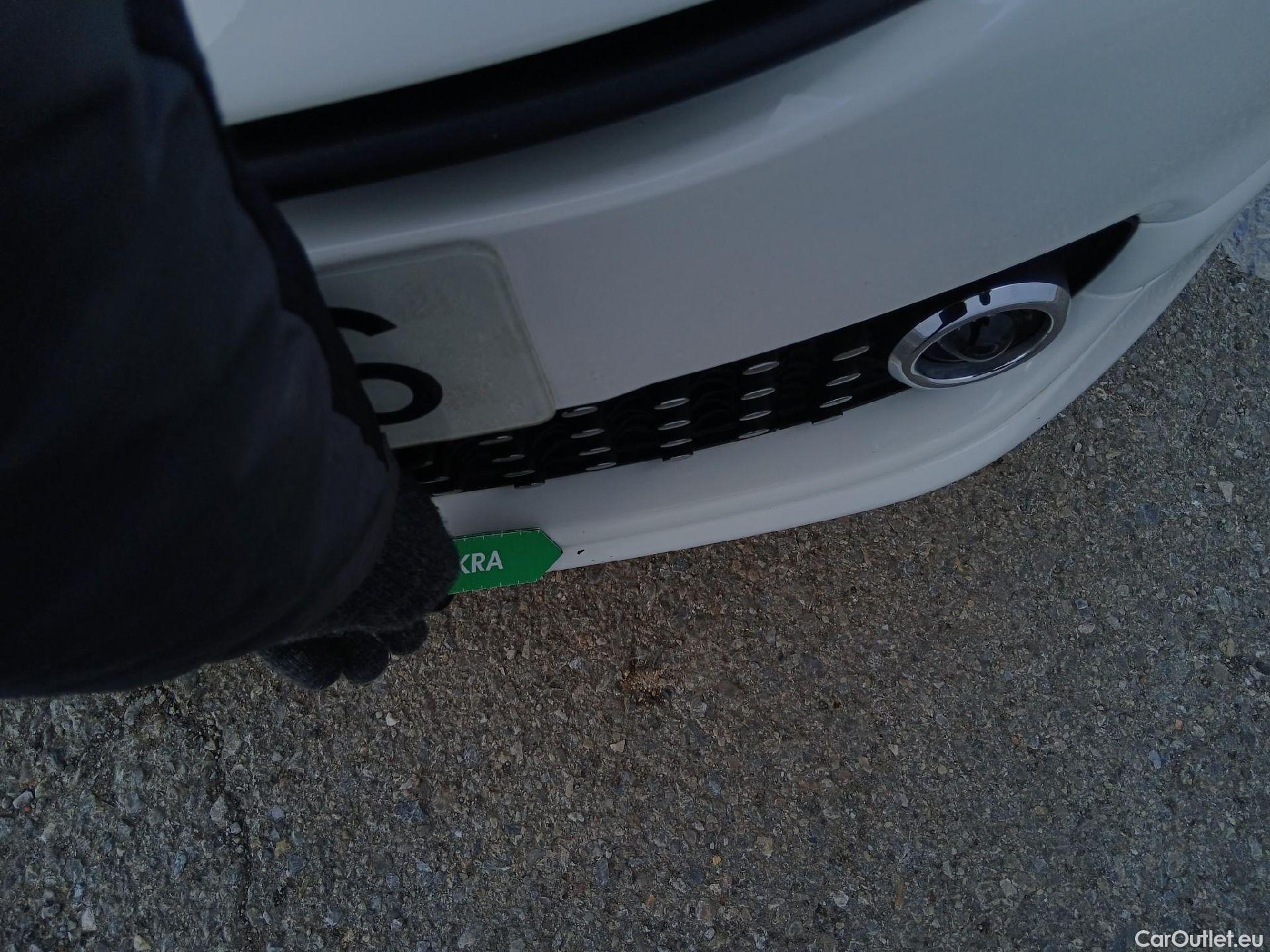  Fiat  500 FIAT  / 2015 / 3P / berlina con portón Red 1.0 Hybrid 51KW (70 CV)(SP)(SL) (AC4) #1