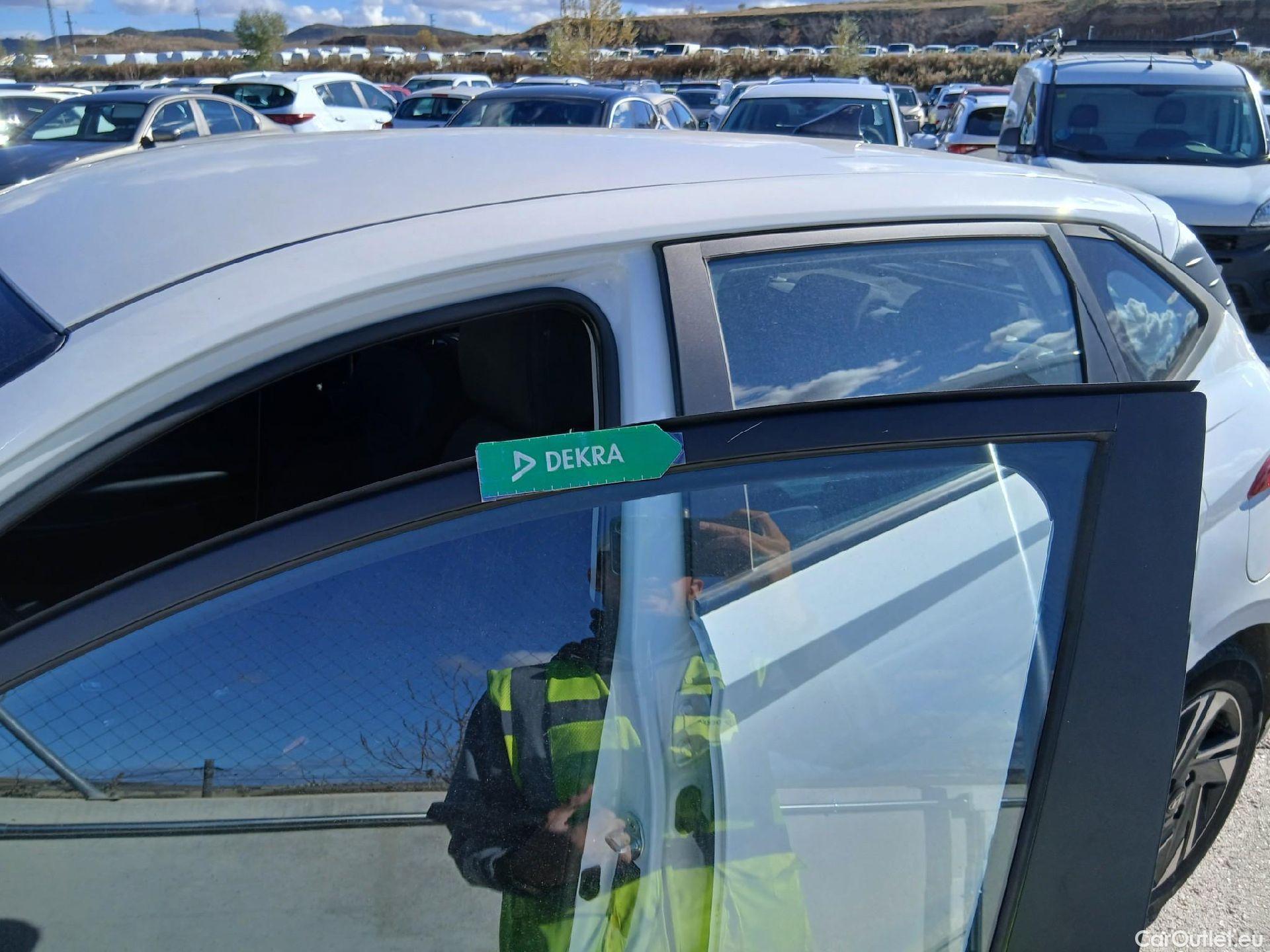  Hyundai  i20 HYUNDAI  / 2020 / 5P / berlina con portón 1.2 MPI SLX #24