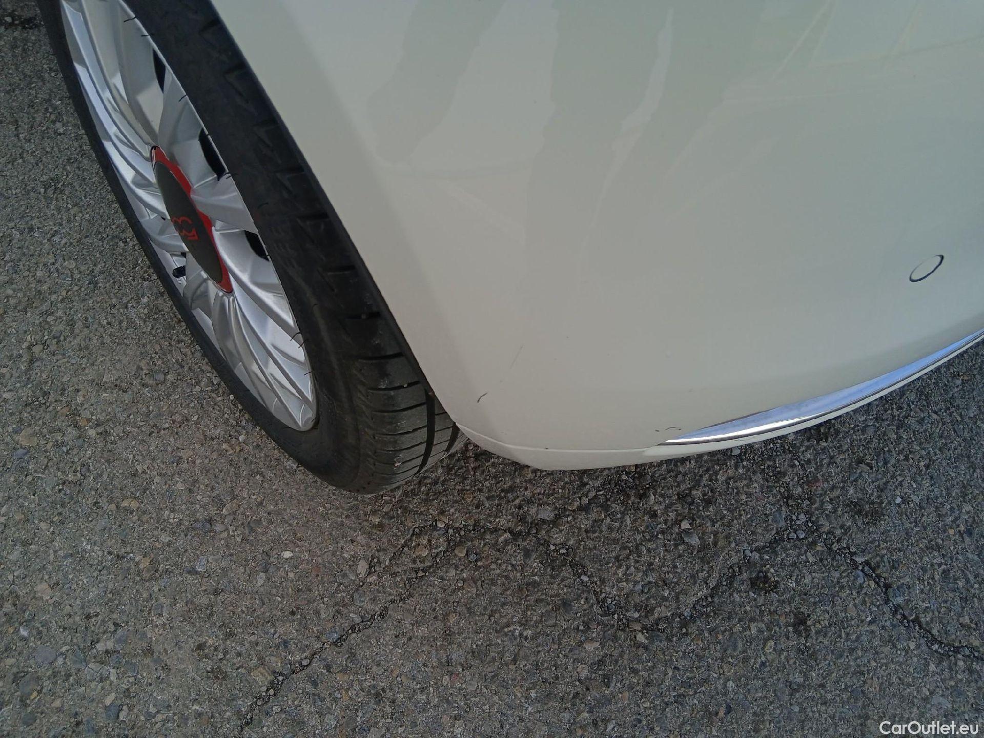  Fiat  500 FIAT  / 2015 / 3P / berlina con portón Red 1.0 Hybrid 51KW (70 CV)(SP)(SL) (AC4) #9