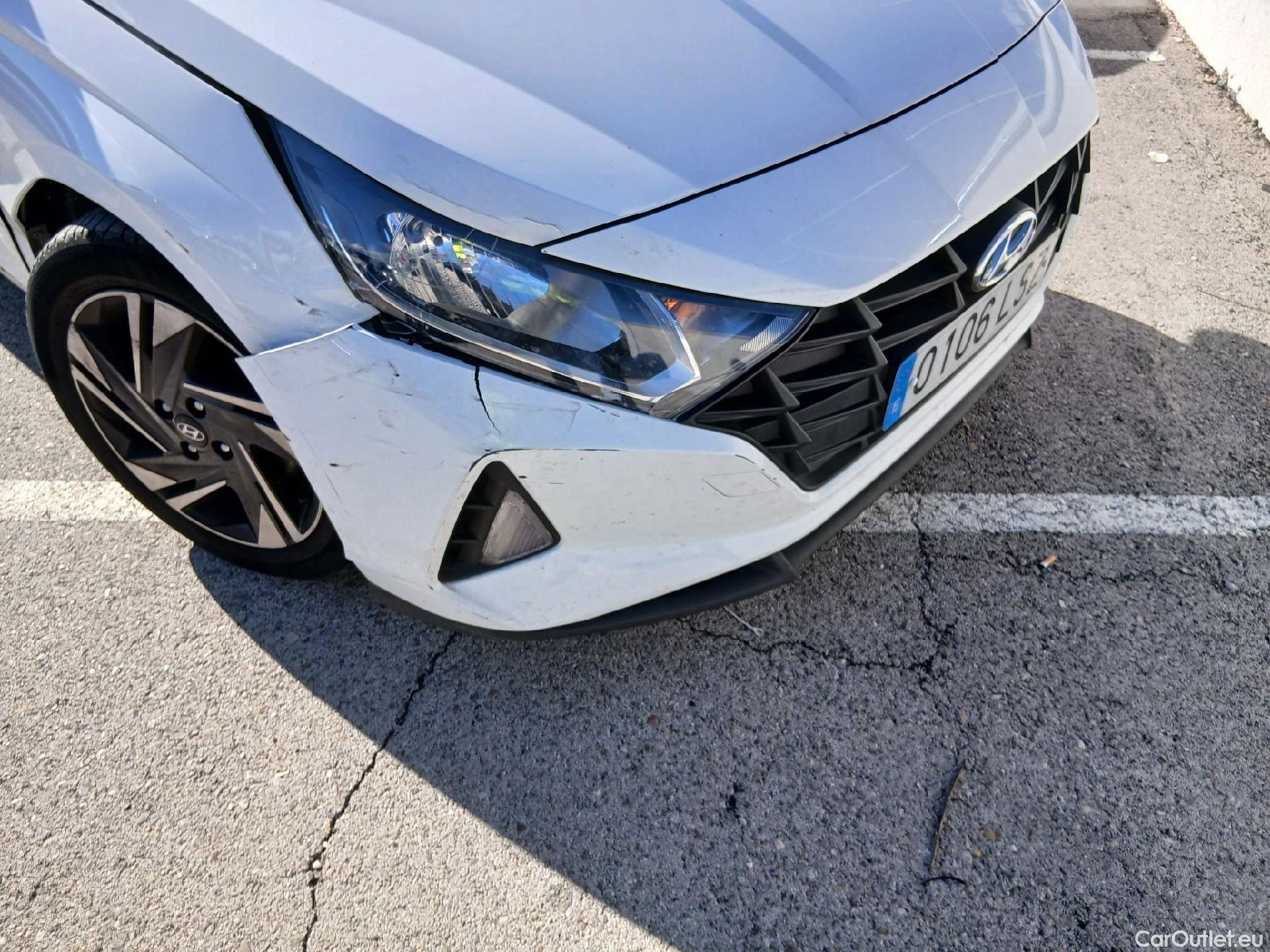  Hyundai  i20 HYUNDAI  / 2020 / 5P / berlina con portón 1.2 MPI SLX #8