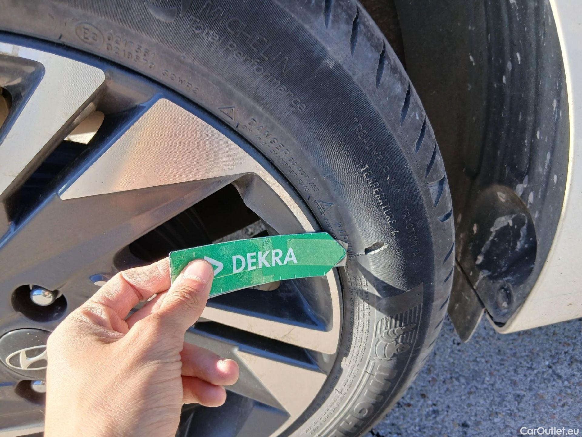  Hyundai  i20 HYUNDAI  / 2020 / 5P / berlina con portón 1.2 MPI SLX #5