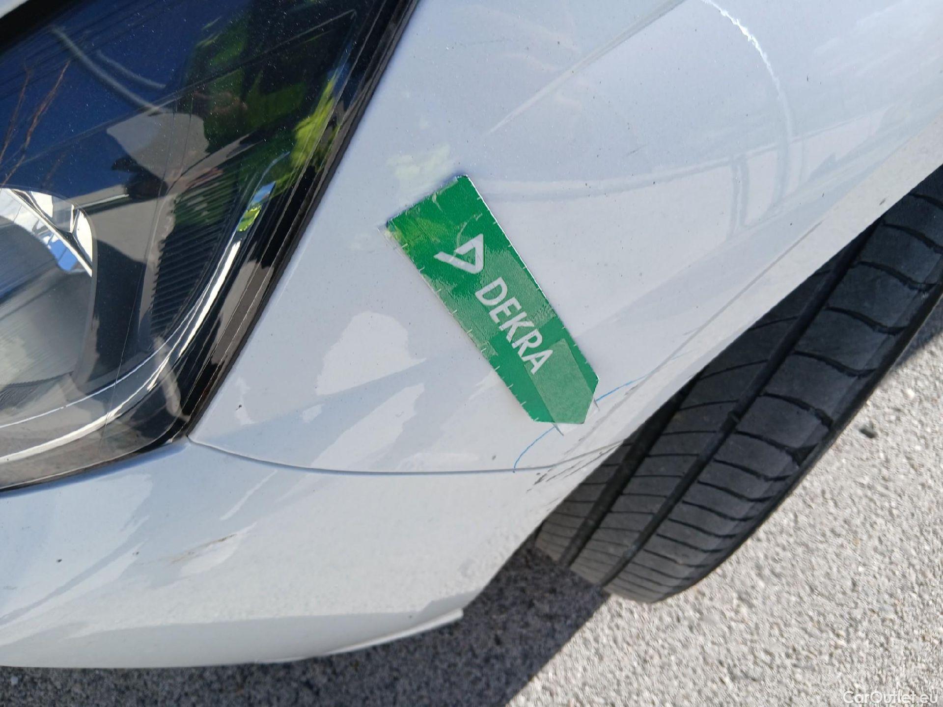  Hyundai  i20 HYUNDAI  / 2020 / 5P / berlina con portón 1.2 MPI SLX #19