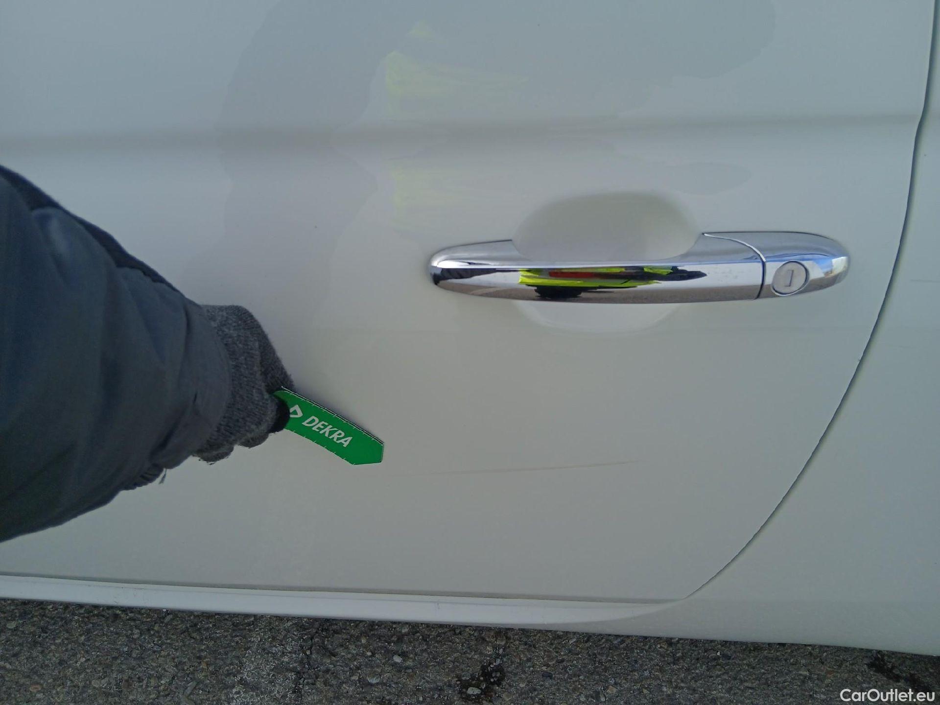  Fiat  500 FIAT  / 2015 / 3P / berlina con portón Red 1.0 Hybrid 51KW (70 CV)(SP)(SL) (AC4) #5