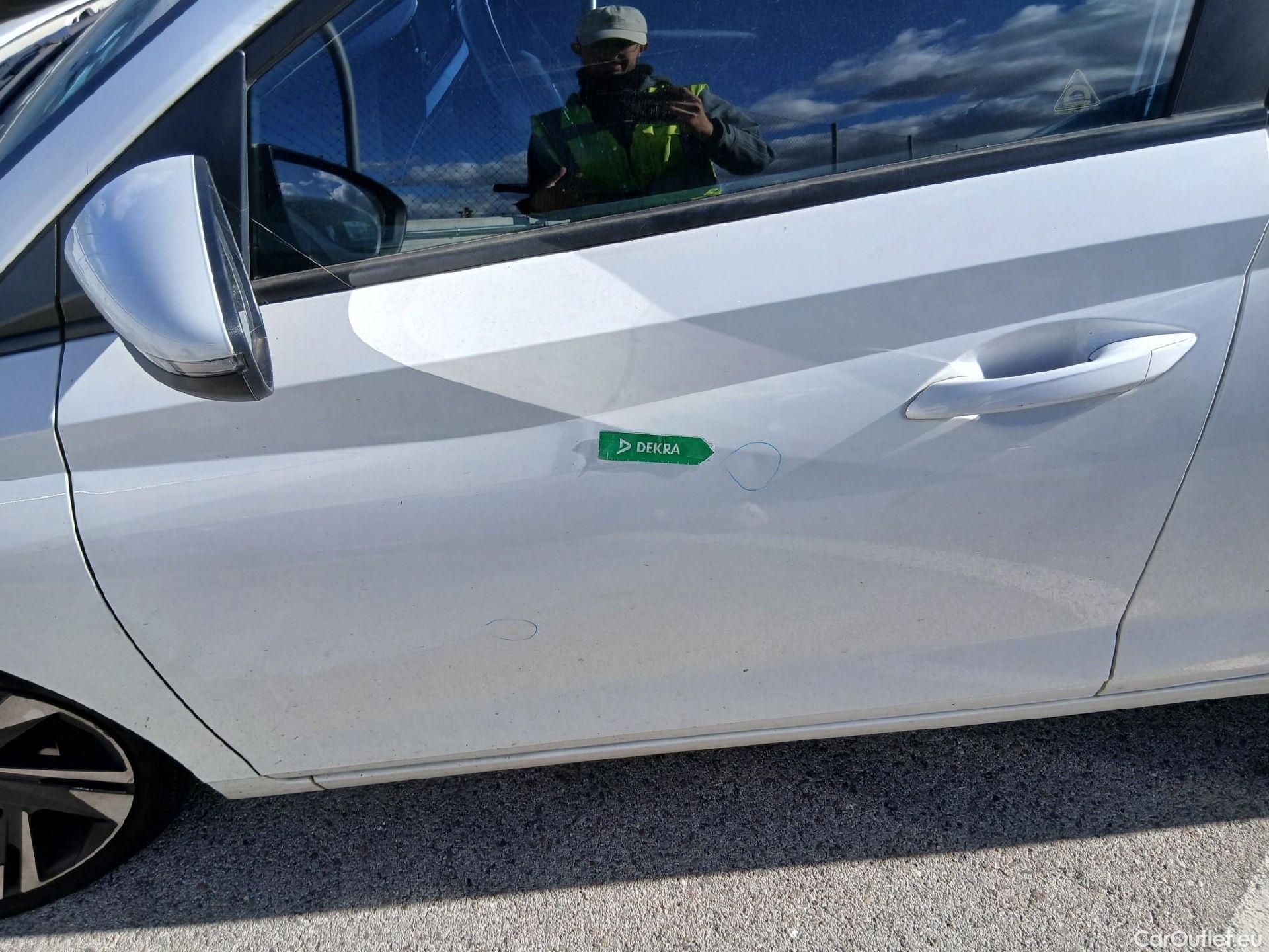  Hyundai  i20 HYUNDAI  / 2020 / 5P / berlina con portón 1.2 MPI SLX #21