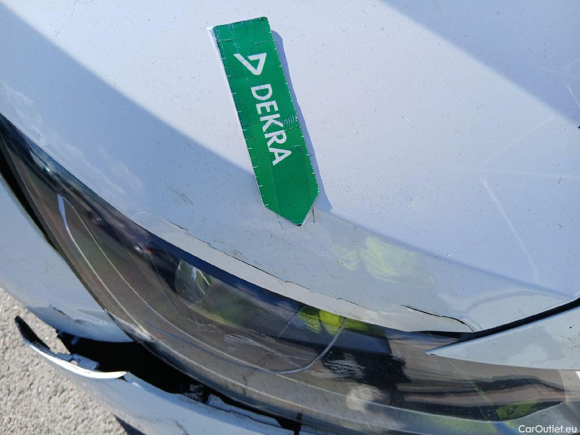  Hyundai  i20 HYUNDAI  / 2020 / 5P / berlina con portón 1.2 MPI SLX #14