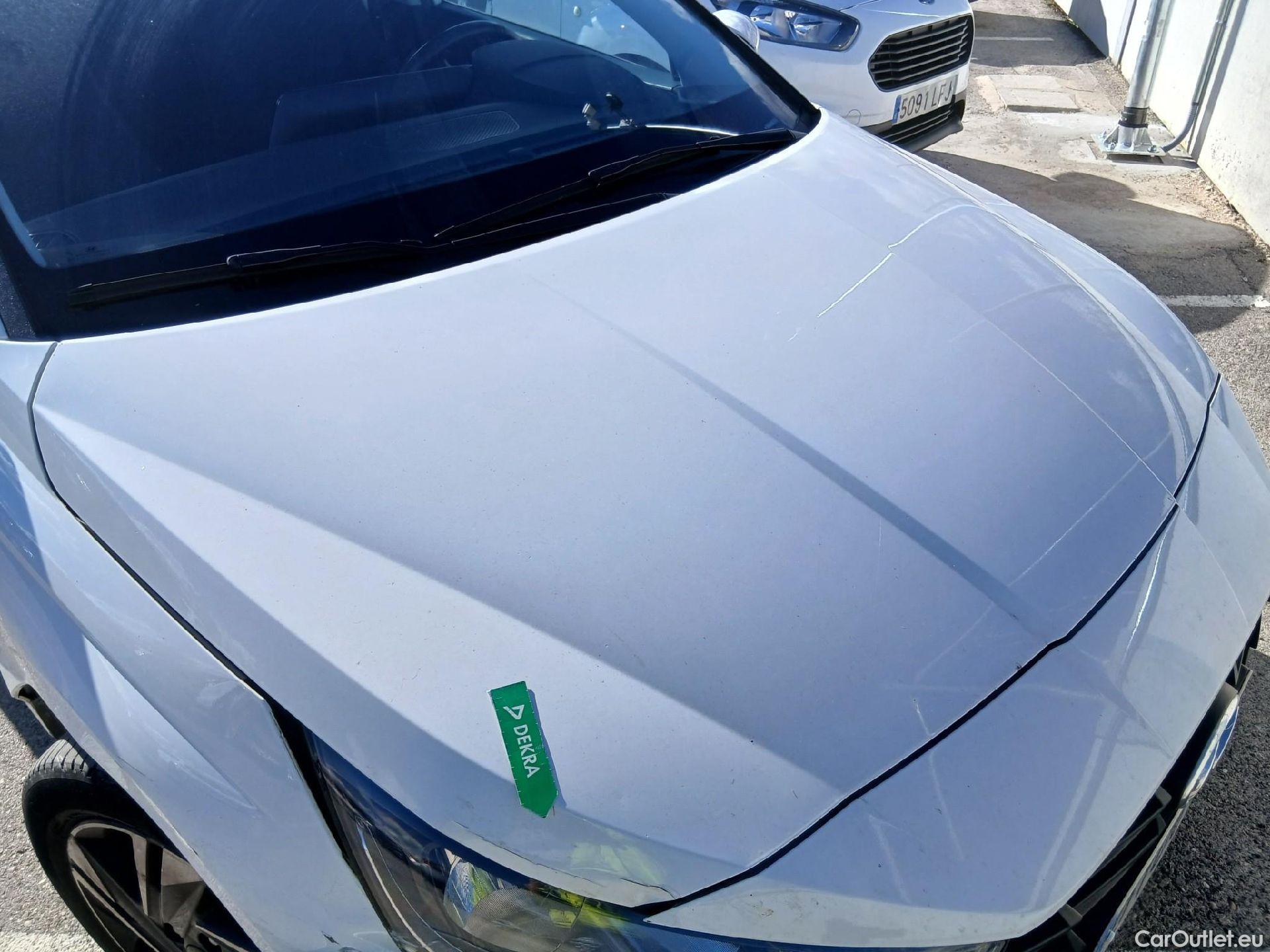  Hyundai  i20 HYUNDAI  / 2020 / 5P / berlina con portón 1.2 MPI SLX #13