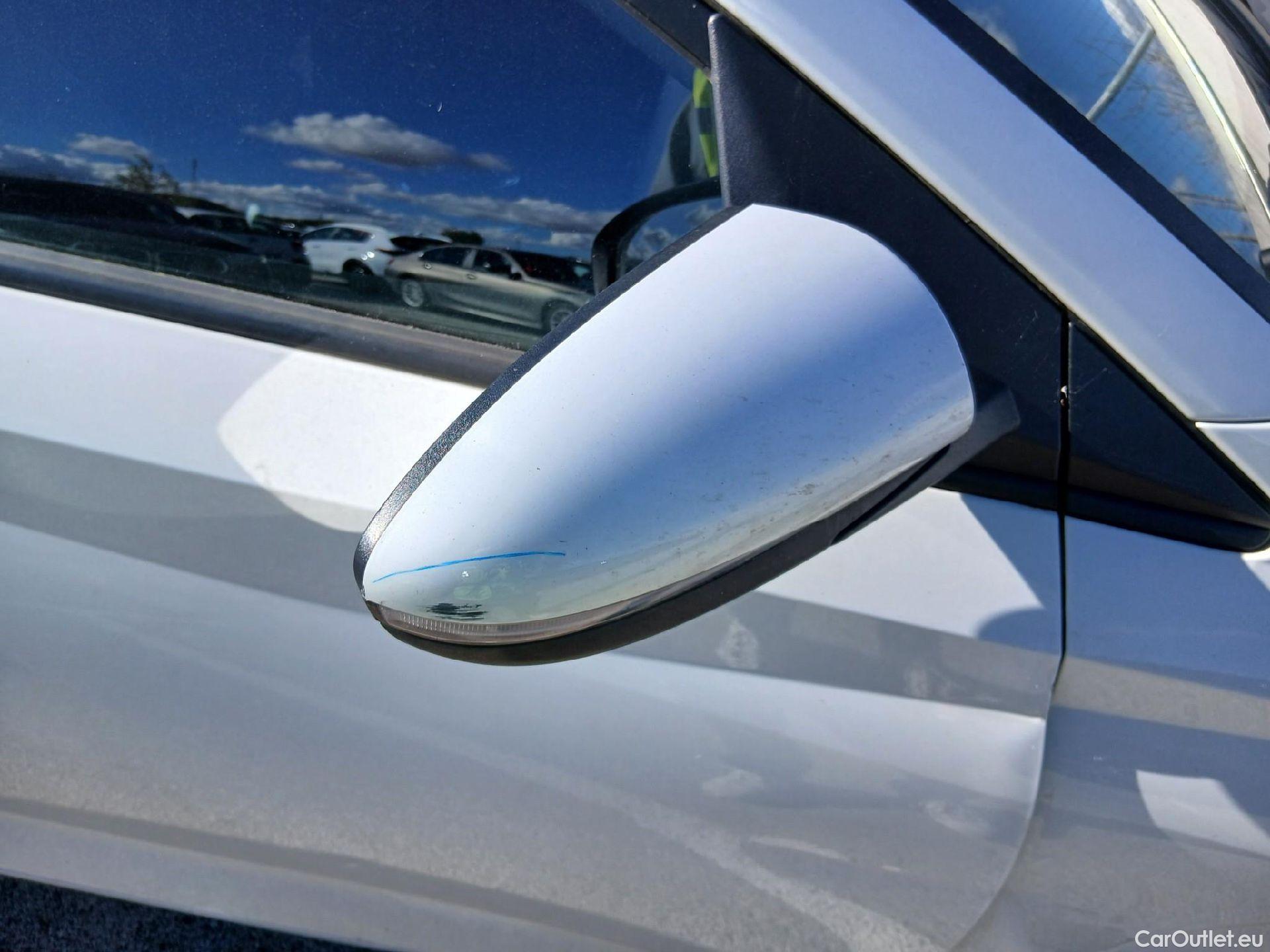  Hyundai  i20 HYUNDAI  / 2020 / 5P / berlina con portón 1.2 MPI SLX #38