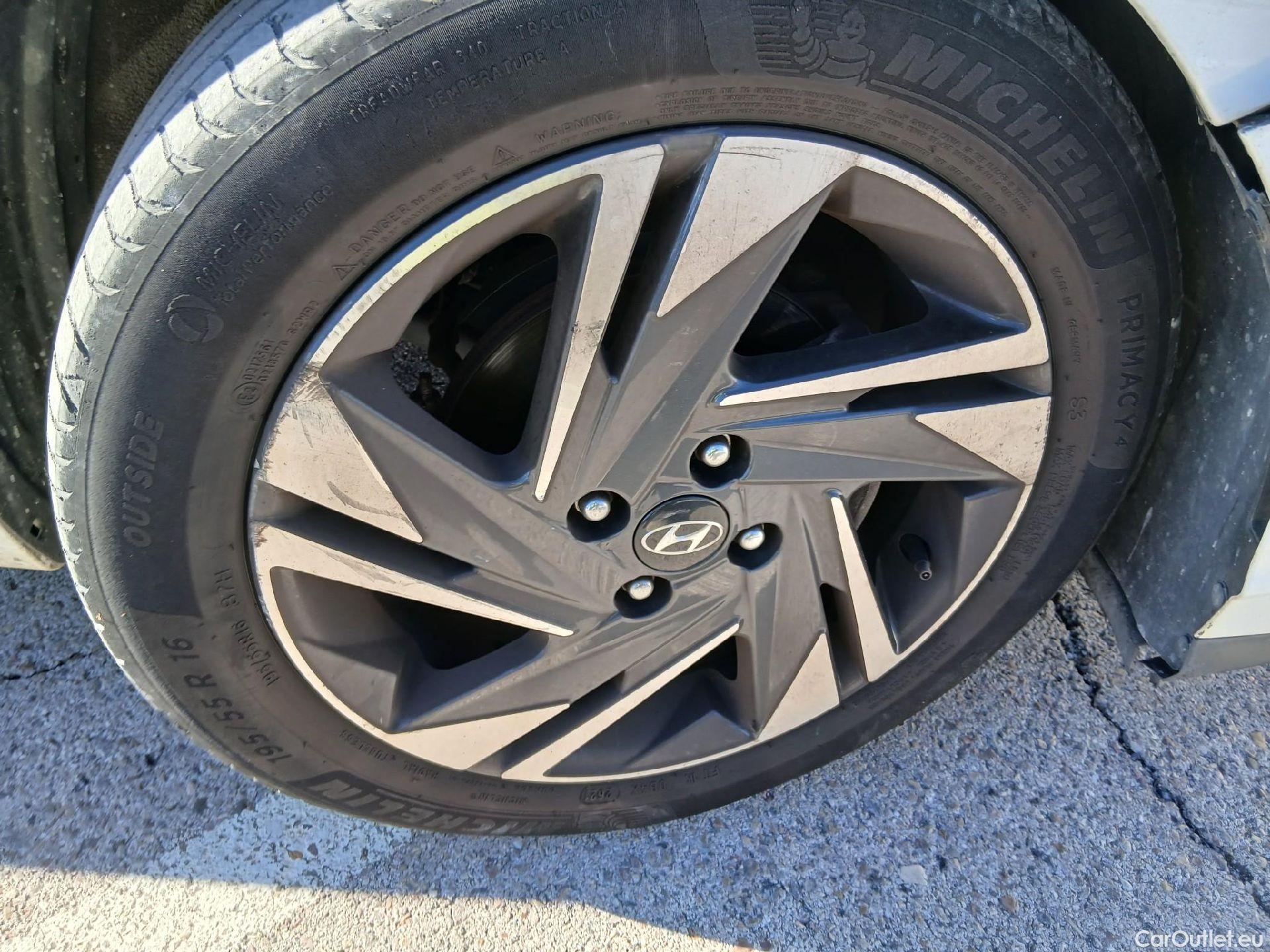  Hyundai  i20 HYUNDAI  / 2020 / 5P / berlina con portón 1.2 MPI SLX #47