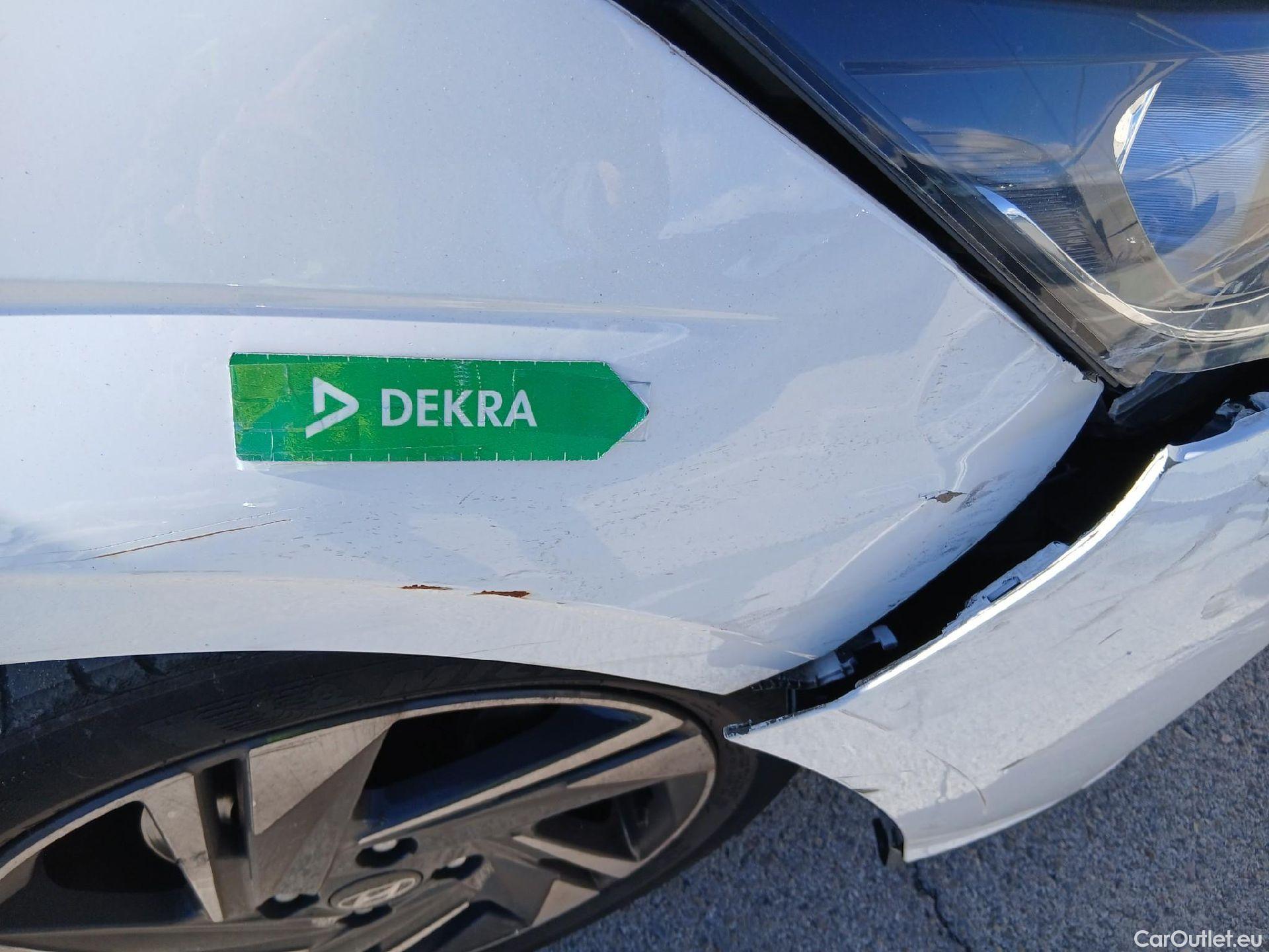  Hyundai  i20 HYUNDAI  / 2020 / 5P / berlina con portón 1.2 MPI SLX #11