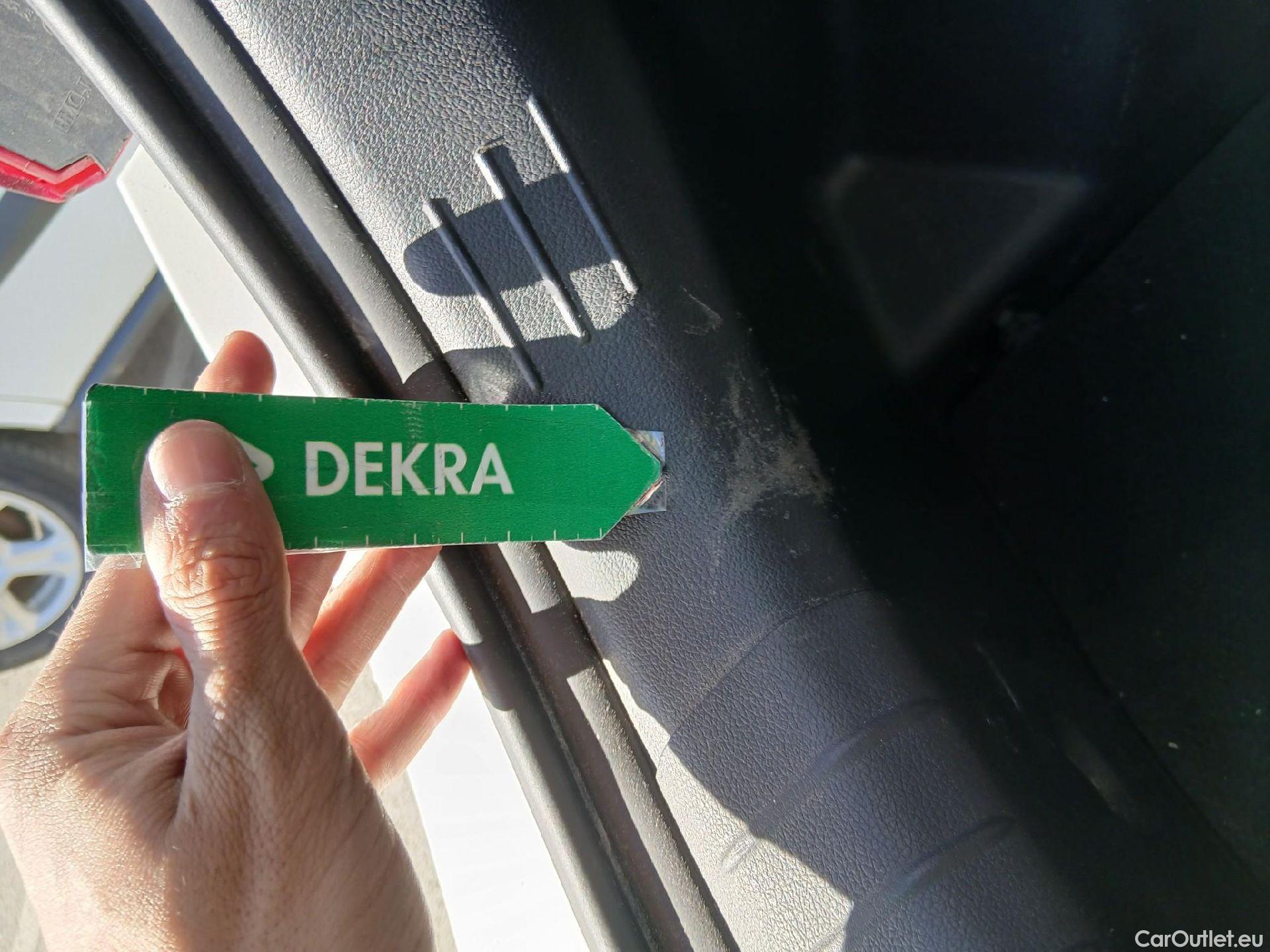  Hyundai  i20 HYUNDAI  / 2020 / 5P / berlina con portón 1.2 MPI SLX #33