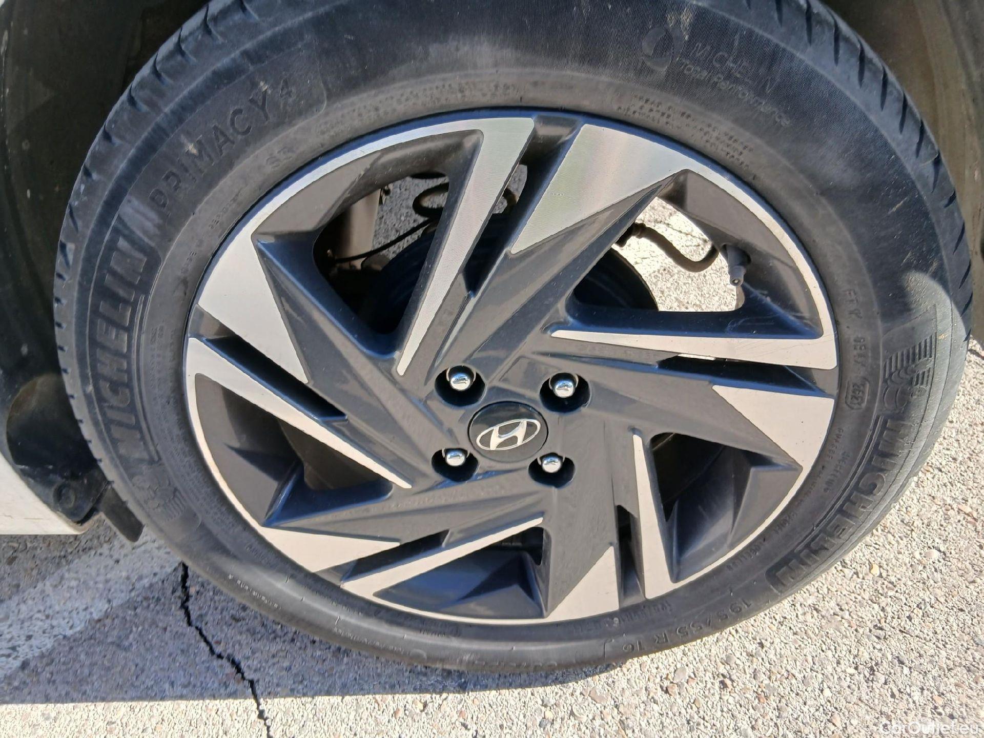  Hyundai  i20 HYUNDAI  / 2020 / 5P / berlina con portón 1.2 MPI SLX #25