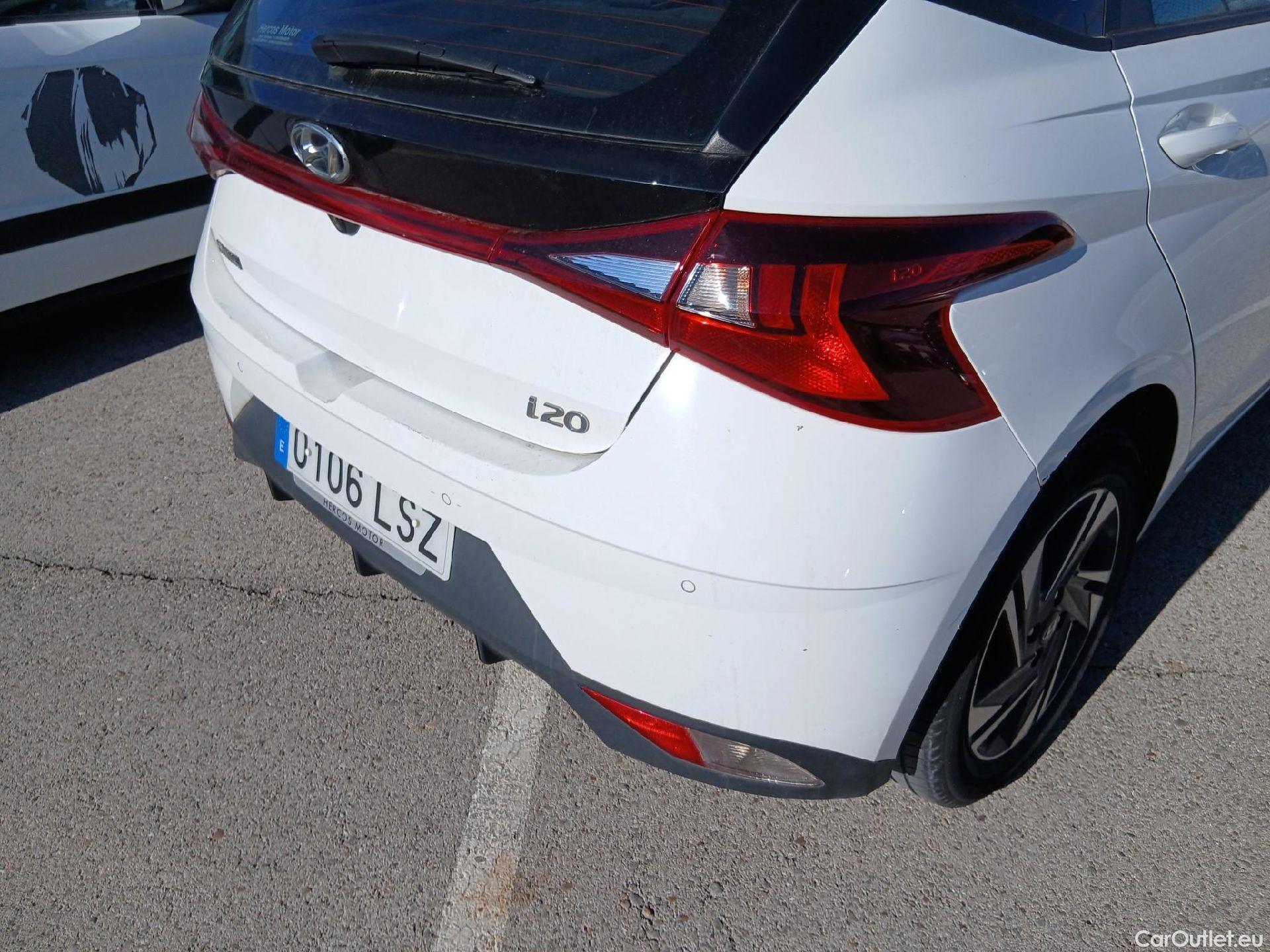  Hyundai  i20 HYUNDAI  / 2020 / 5P / berlina con portón 1.2 MPI SLX #26