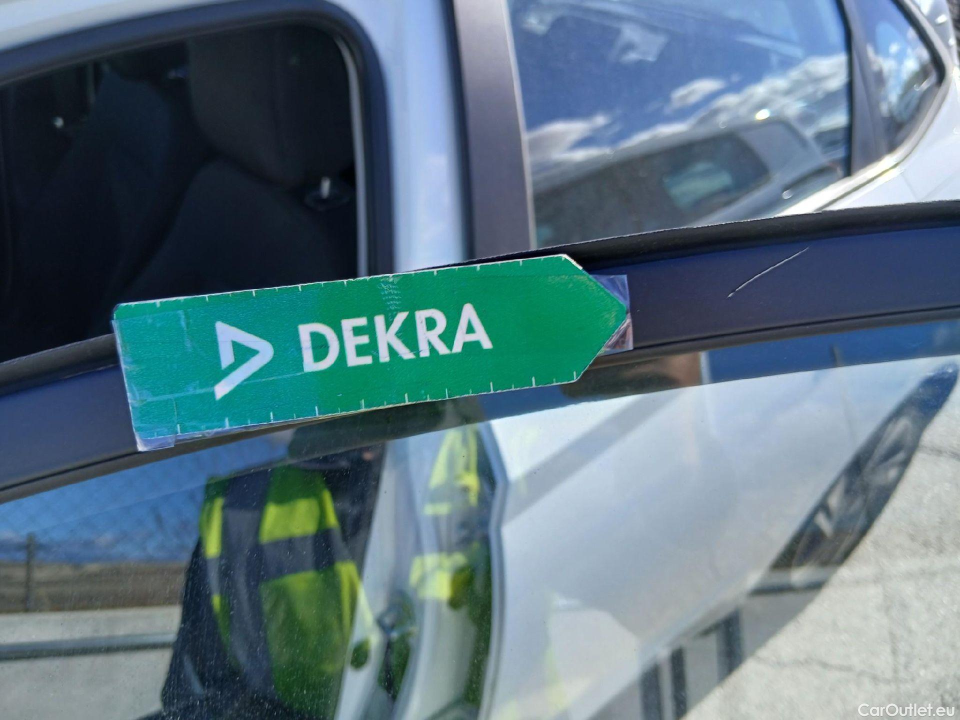  Hyundai  i20 HYUNDAI  / 2020 / 5P / berlina con portón 1.2 MPI SLX #23