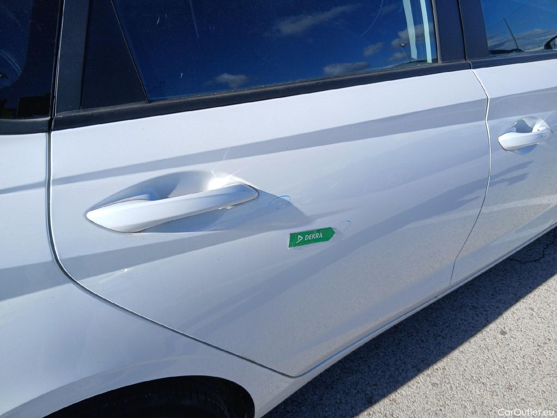  Hyundai  i20 HYUNDAI  / 2020 / 5P / berlina con portón 1.2 MPI SLX #37