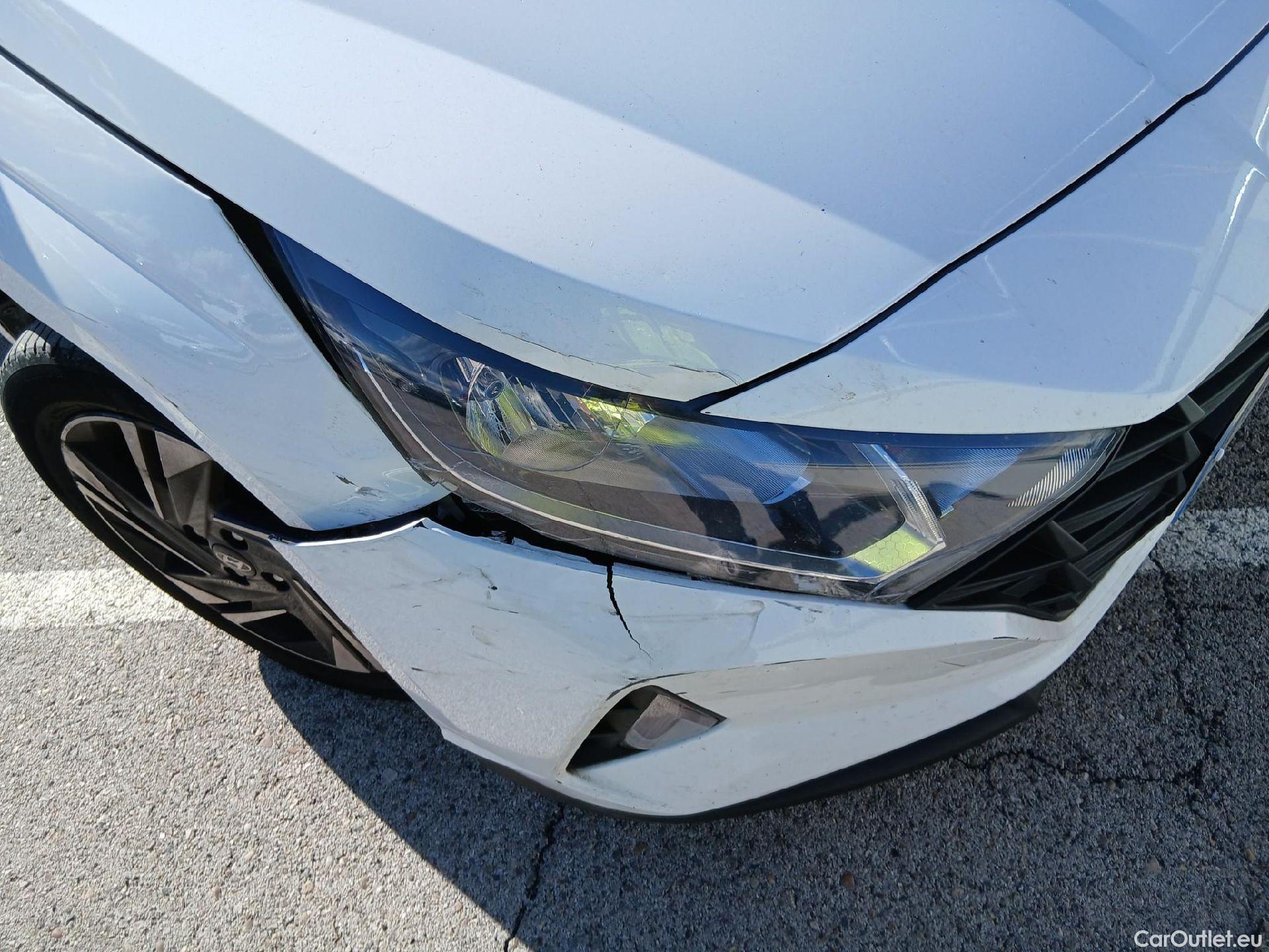  Hyundai  i20 HYUNDAI  / 2020 / 5P / berlina con portón 1.2 MPI SLX #9