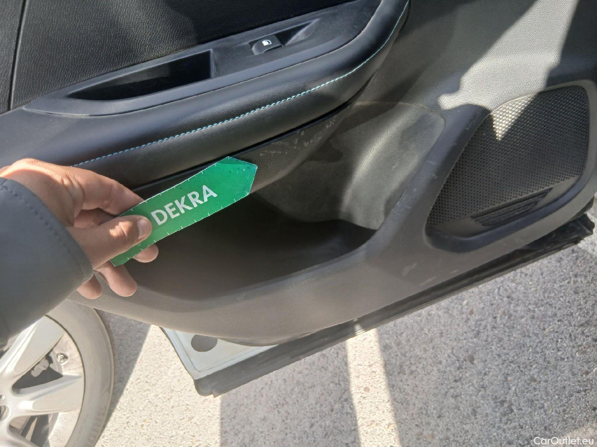  Peugeot  2008 PEUGEOT  / 2019 / 5P / Allure Pack BlueHDI 81kW (110CV) (AC) #7