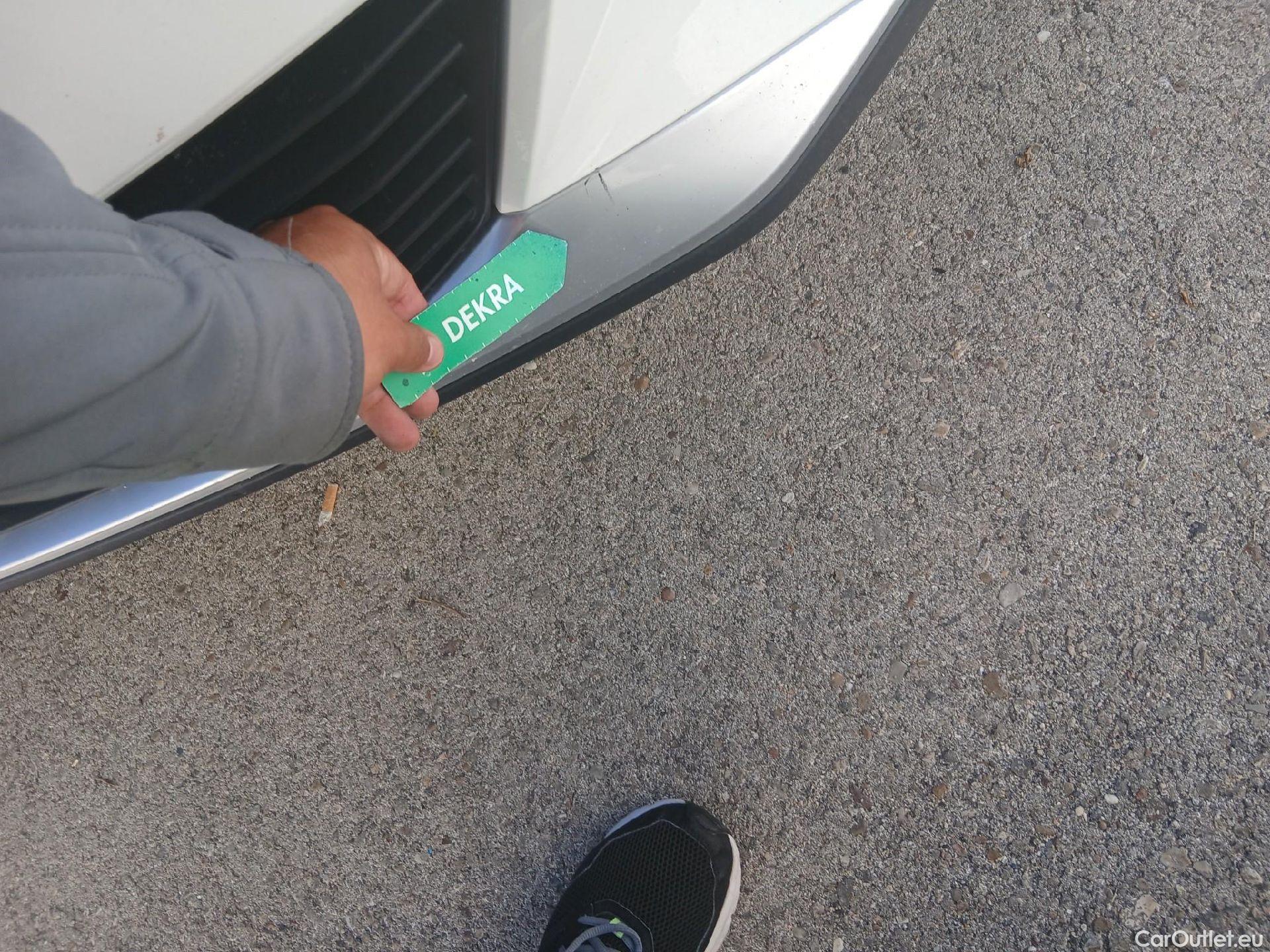  Peugeot  2008 PEUGEOT  / 2019 / 5P / Allure Pack BlueHDI 81kW (110CV) (AC) #10