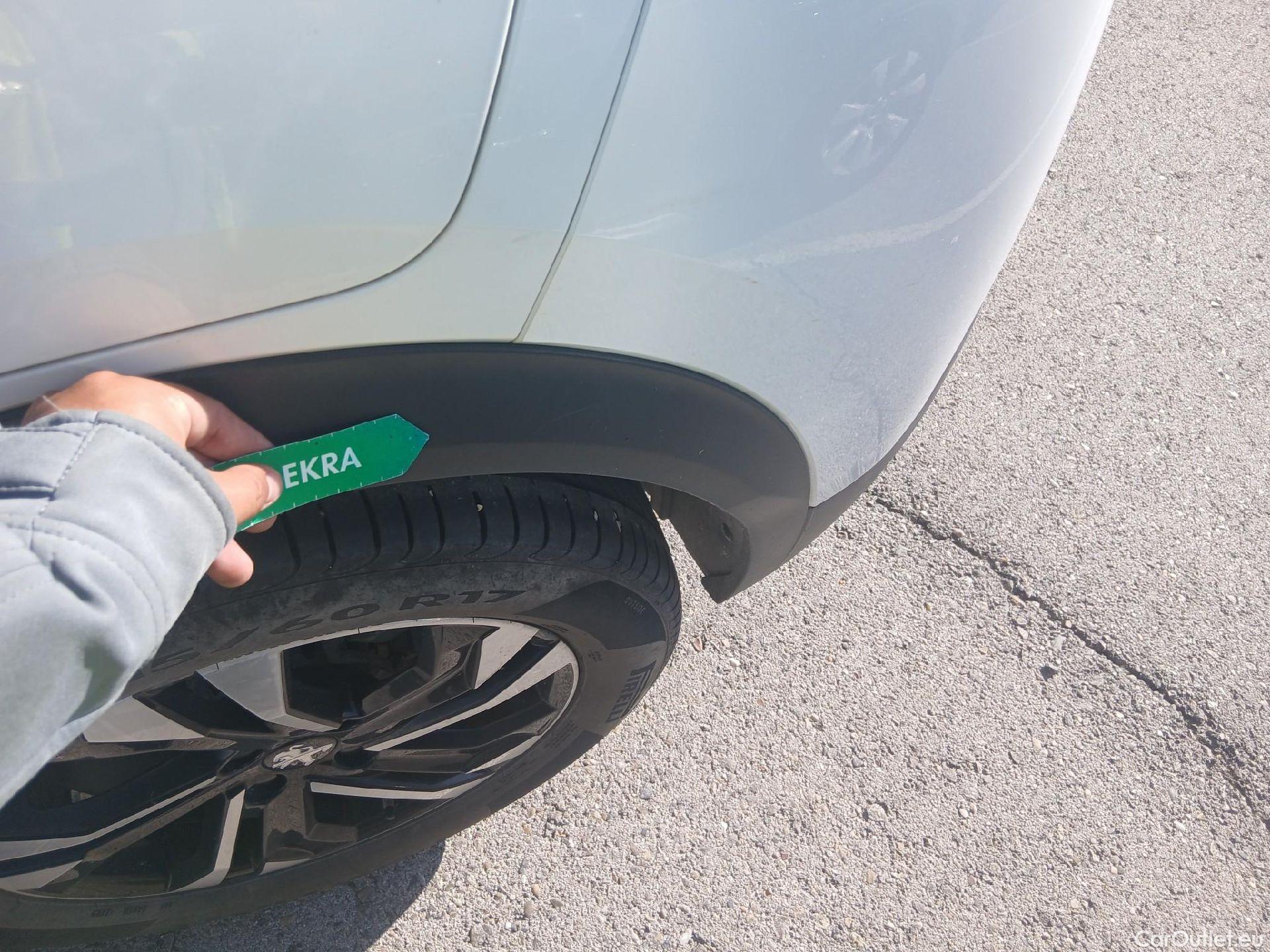  Peugeot  2008 PEUGEOT  / 2019 / 5P / Allure Pack BlueHDI 81kW (110CV) (AC) #20