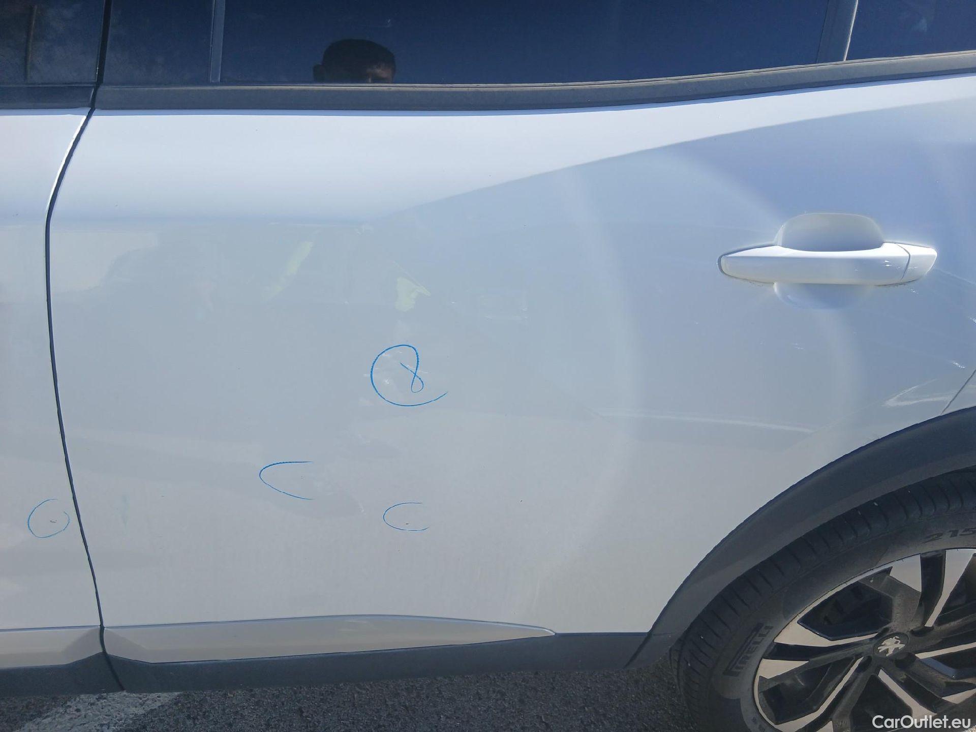  Peugeot  2008 PEUGEOT  / 2019 / 5P / Allure Pack BlueHDI 81kW (110CV) (AC) #18