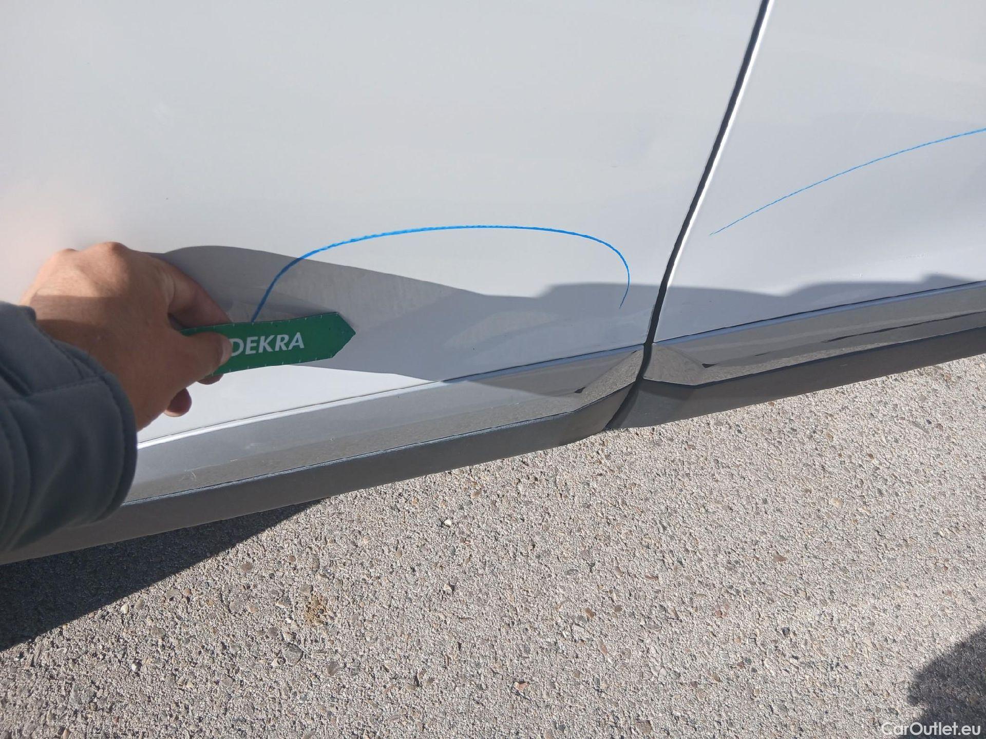  Peugeot  2008 PEUGEOT  / 2019 / 5P / Allure Pack BlueHDI 81kW (110CV) (AC) #31