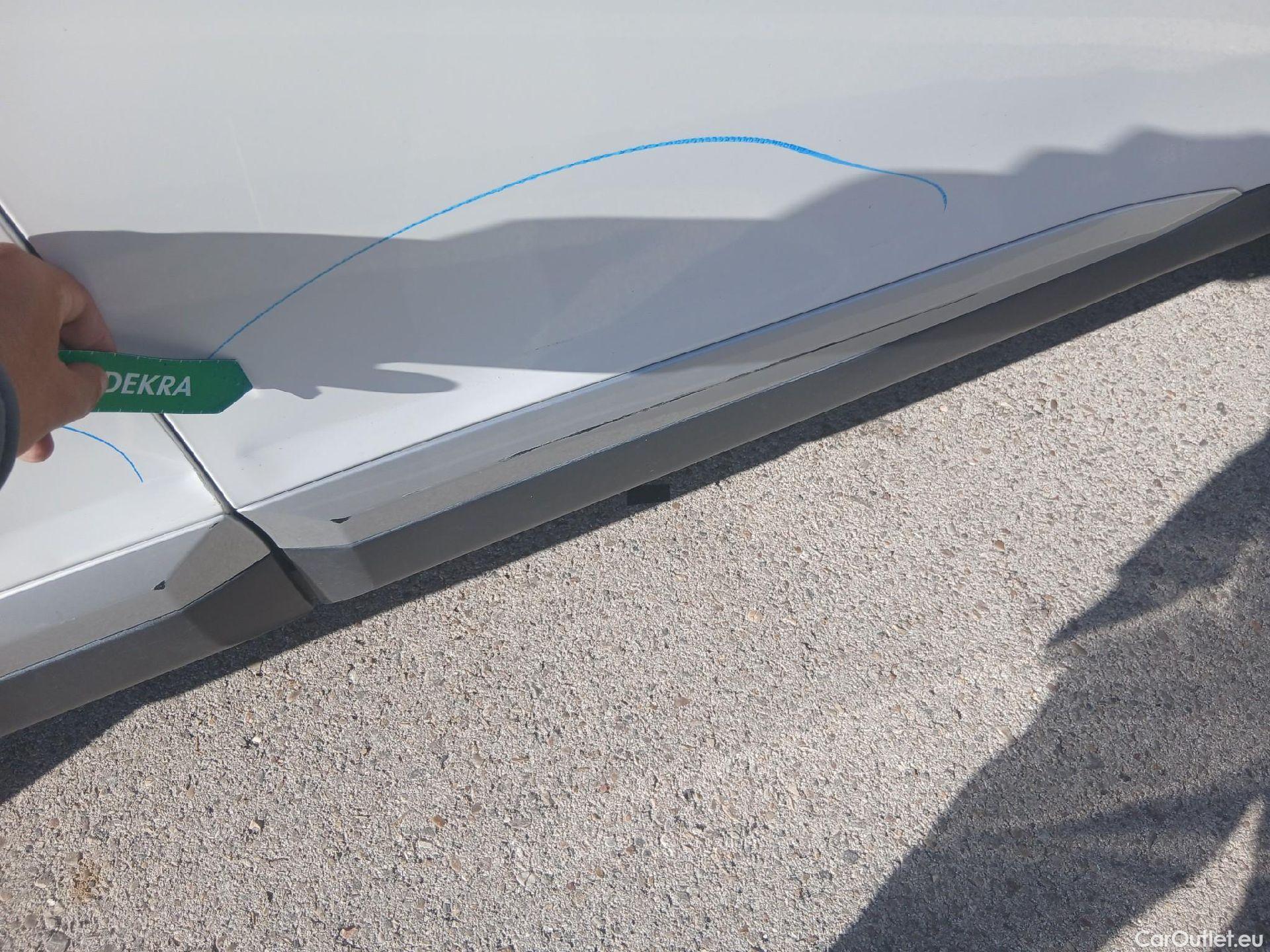  Peugeot  2008 PEUGEOT  / 2019 / 5P / Allure Pack BlueHDI 81kW (110CV) (AC) #34