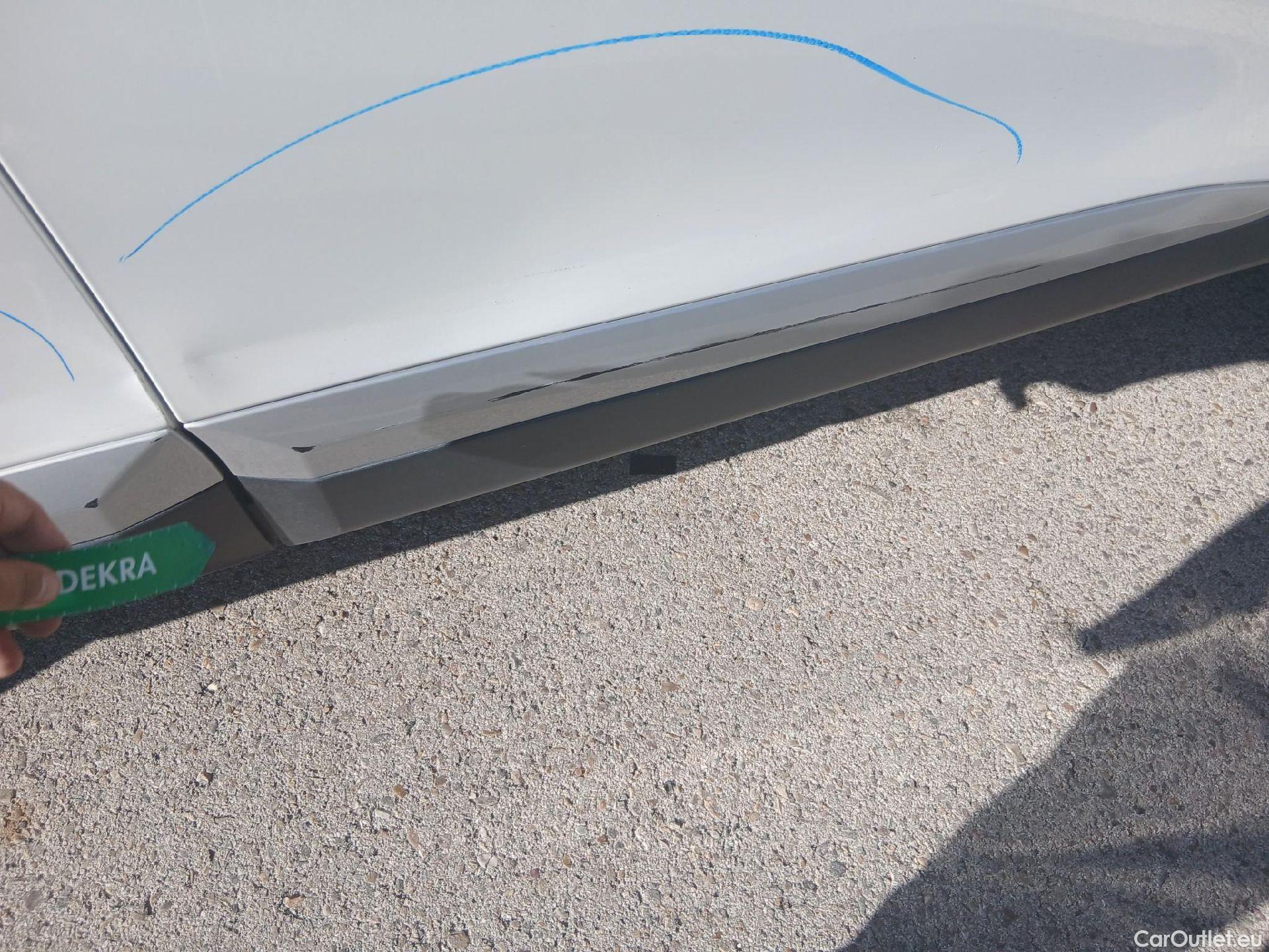  Peugeot  2008 PEUGEOT  / 2019 / 5P / Allure Pack BlueHDI 81kW (110CV) (AC) #36