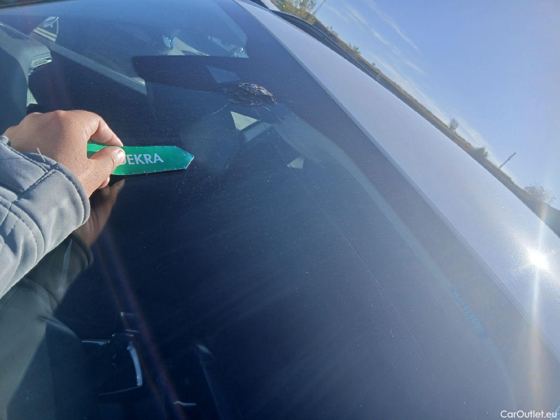  Peugeot  2008 PEUGEOT  / 2019 / 5P / Allure Pack BlueHDI 81kW (110CV) (AC) #14