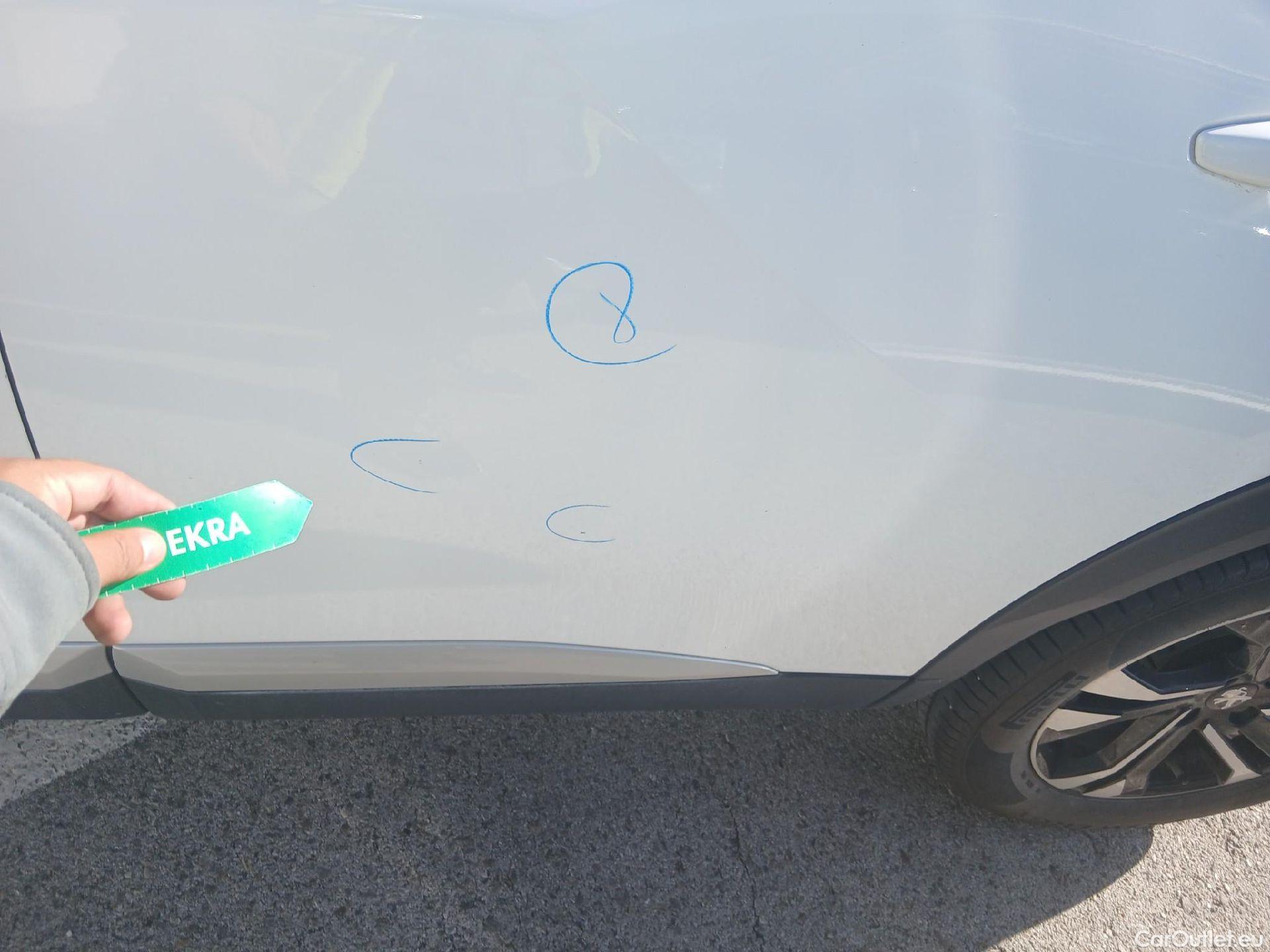  Peugeot  2008 PEUGEOT  / 2019 / 5P / Allure Pack BlueHDI 81kW (110CV) (AC) #19