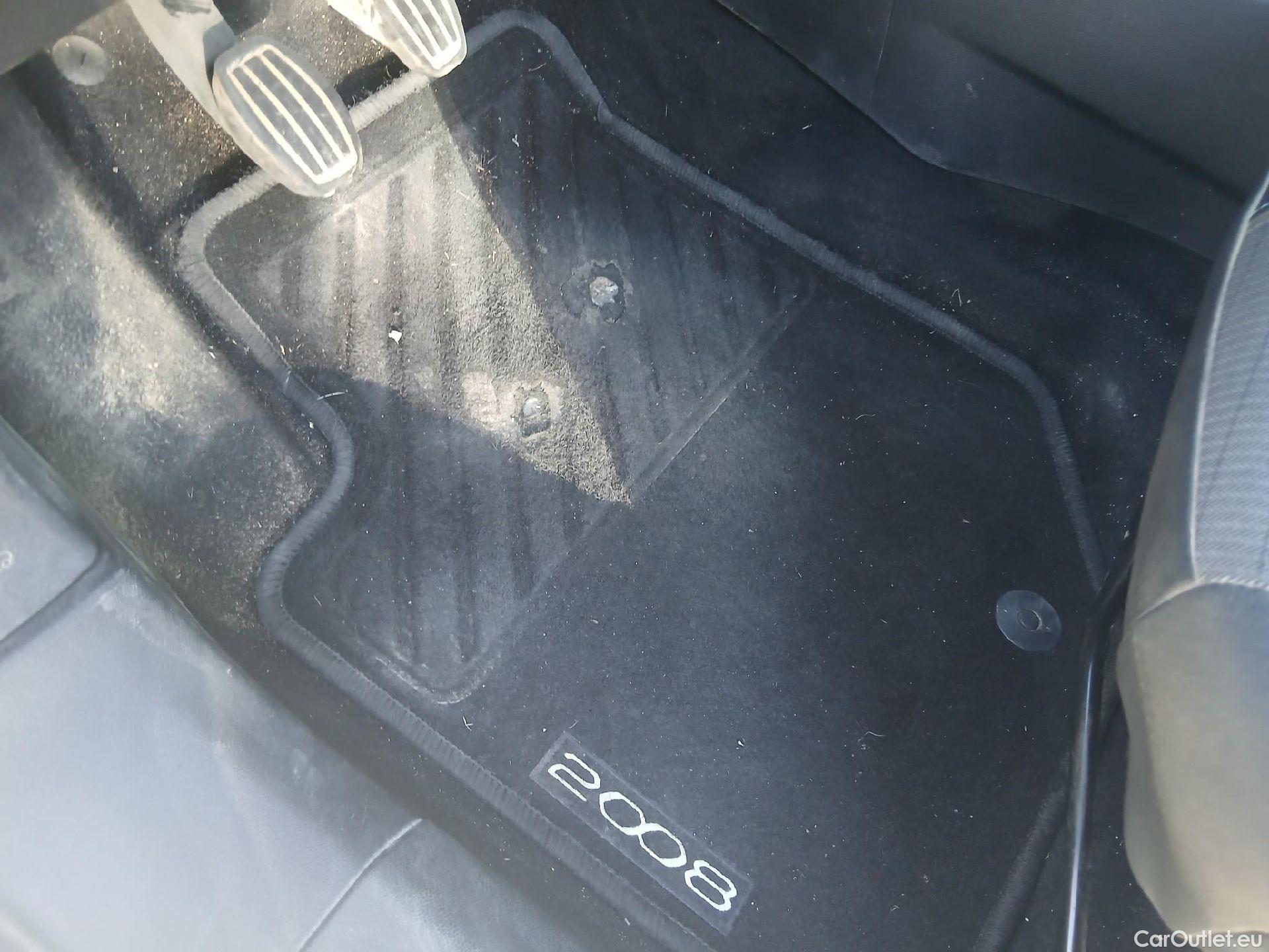  Peugeot  2008 PEUGEOT  / 2019 / 5P / Allure Pack BlueHDI 81kW (110CV) (AC) #3