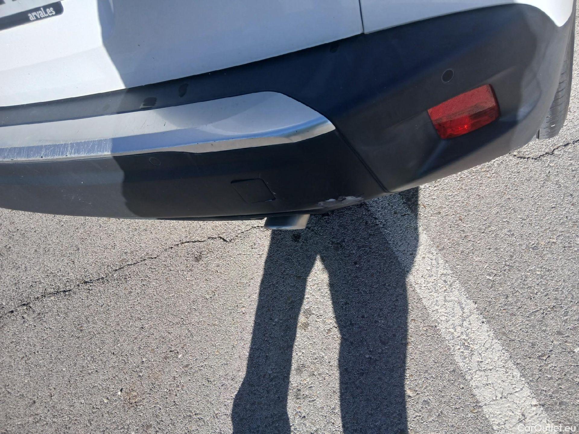  Peugeot  2008 PEUGEOT  / 2019 / 5P / Allure Pack BlueHDI 81kW (110CV) (AC) #26