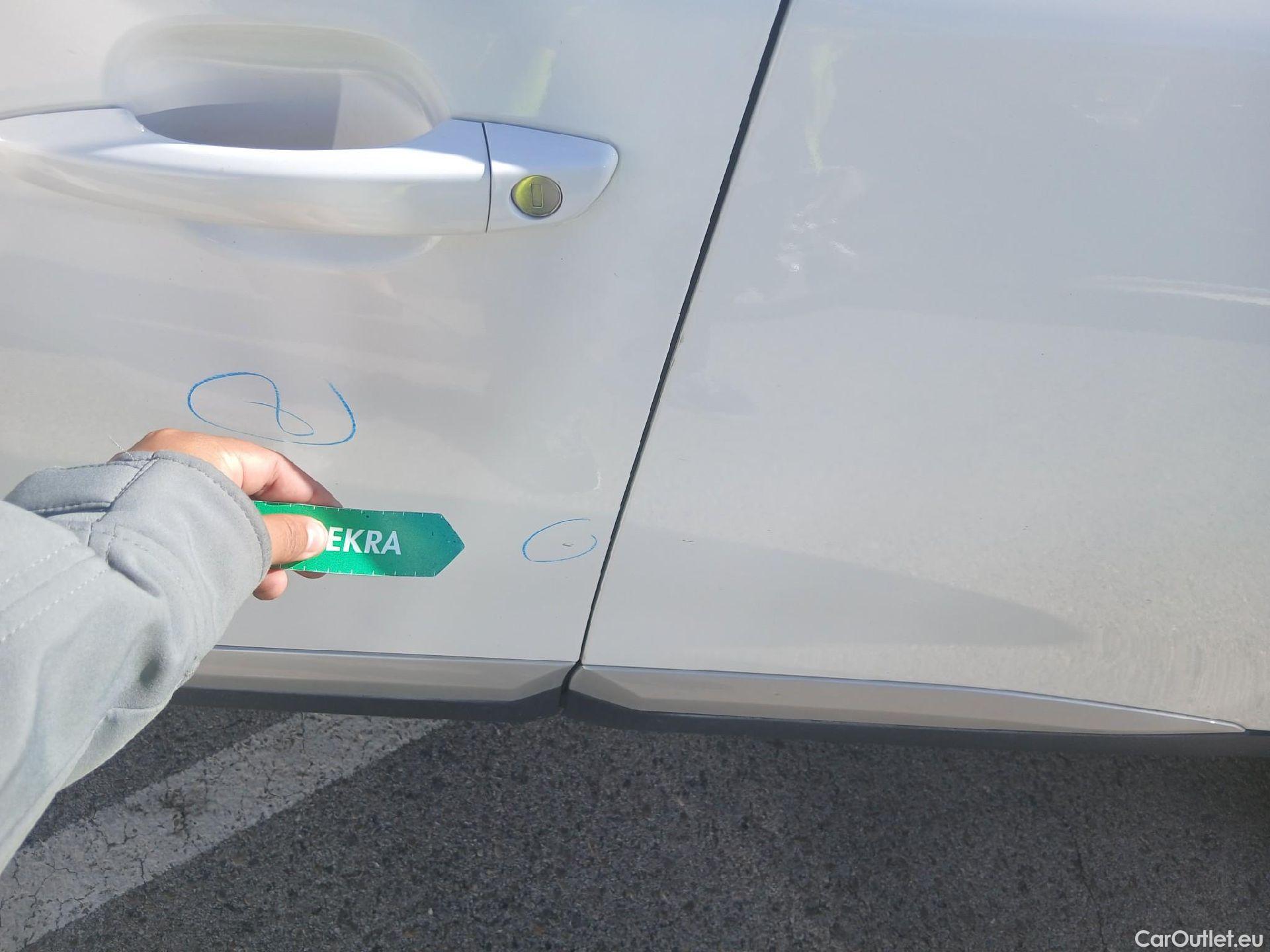  Peugeot  2008 PEUGEOT  / 2019 / 5P / Allure Pack BlueHDI 81kW (110CV) (AC) #16