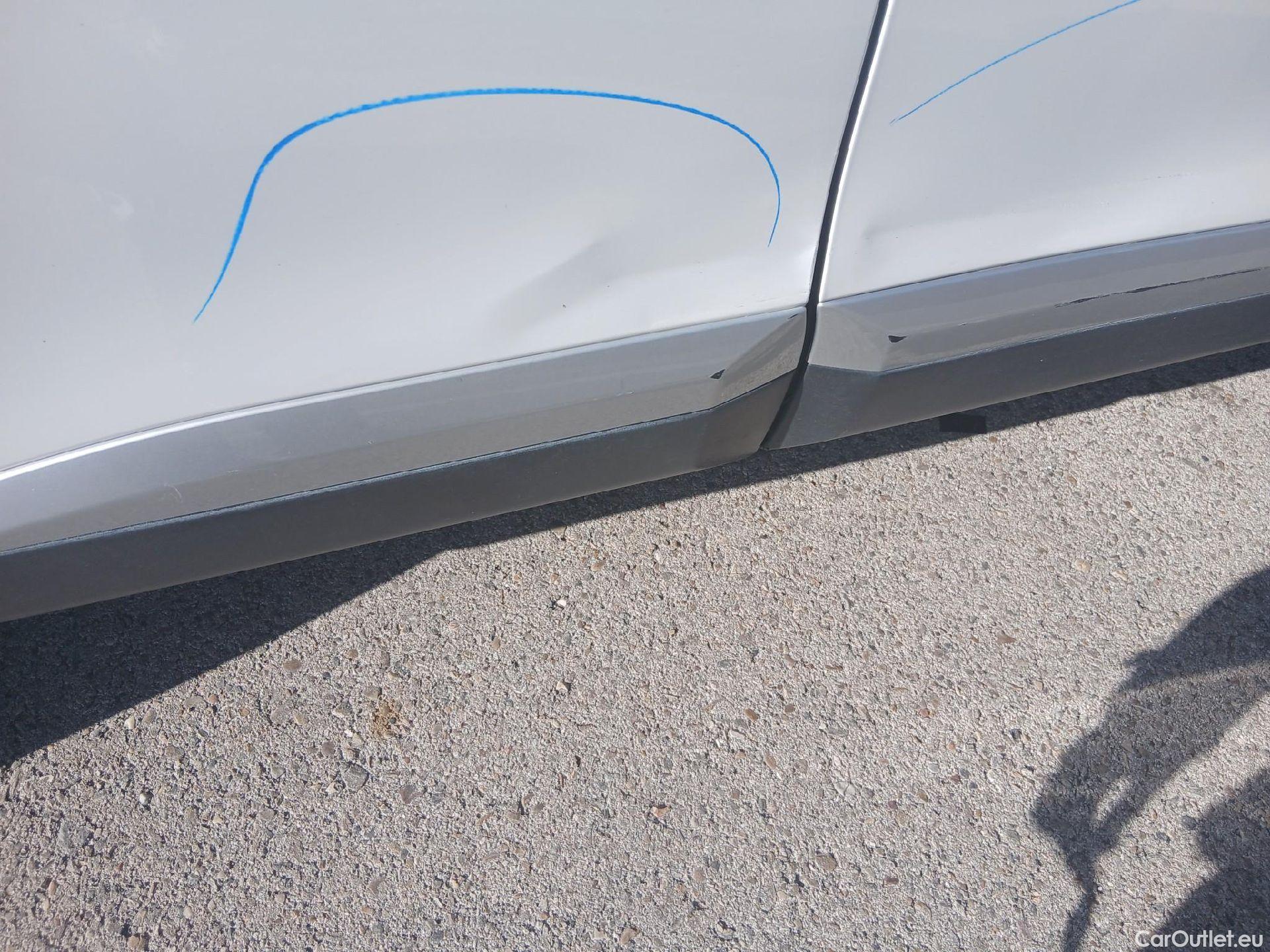  Peugeot  2008 PEUGEOT  / 2019 / 5P / Allure Pack BlueHDI 81kW (110CV) (AC) #33