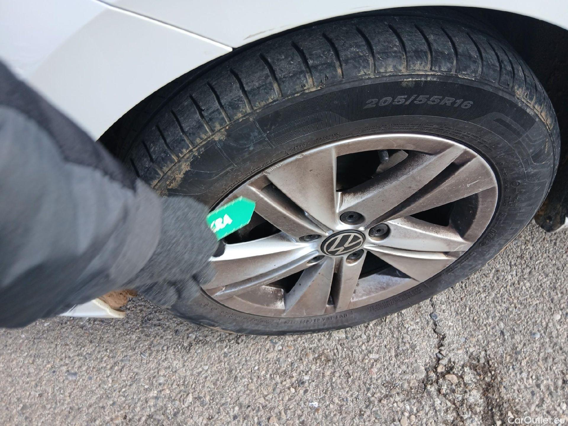  Volkswagen  Golf  VOLKSWAGEN / 2020 / 5P / berlina con portón 1.0 TSI 81kW (110CV) #7