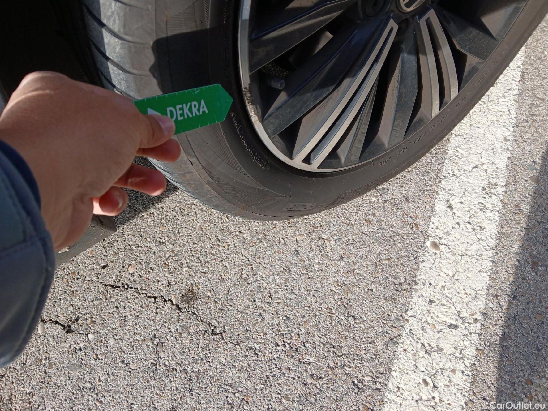  Volkswagen  Tiguan VOLKSWAGEN  / 2020 / 5P / todoterreno Life 2.0 TDI 110kW (150CV) DSG (AC2) #12