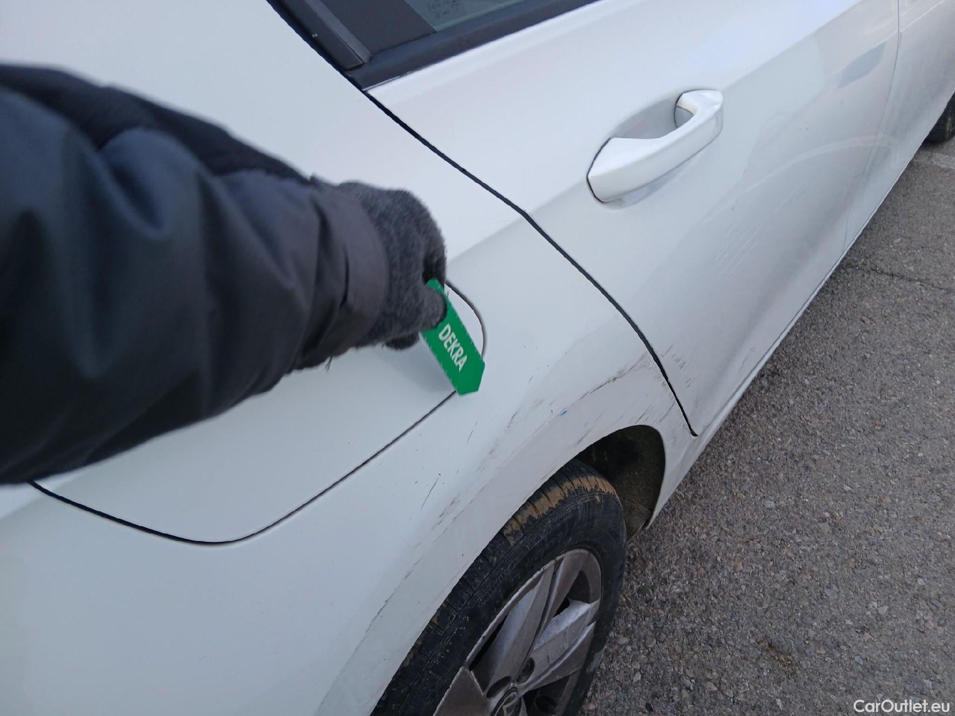  Volkswagen  Golf  VOLKSWAGEN / 2020 / 5P / berlina con portón 1.0 TSI 81kW (110CV) #19