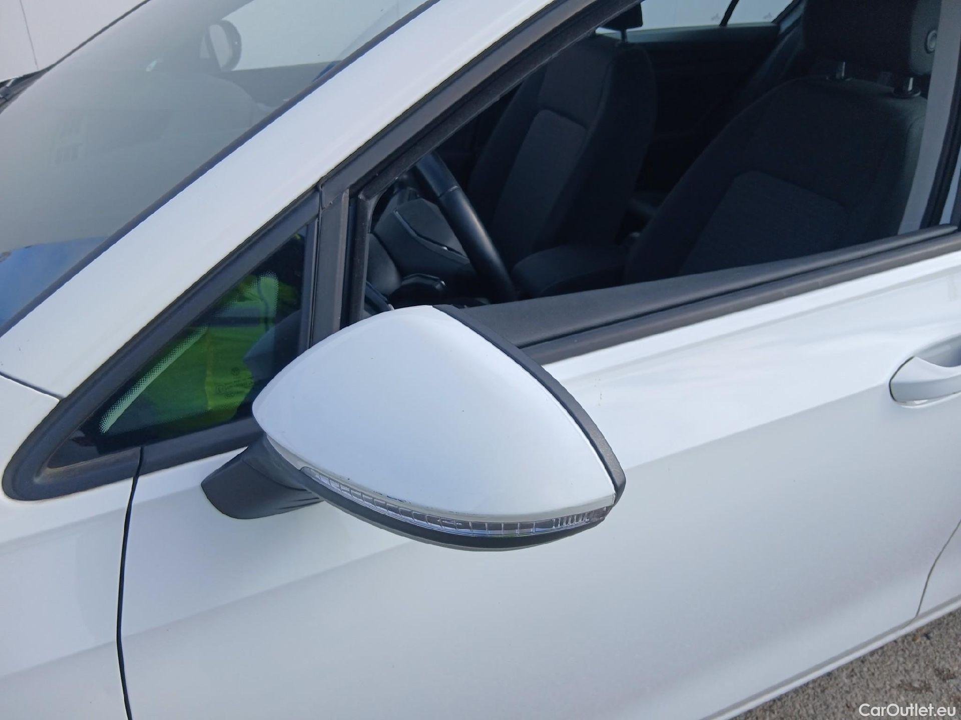  Volkswagen  Golf  VOLKSWAGEN / 2020 / 5P / berlina con portón 1.0 TSI 81kW (110CV) #10