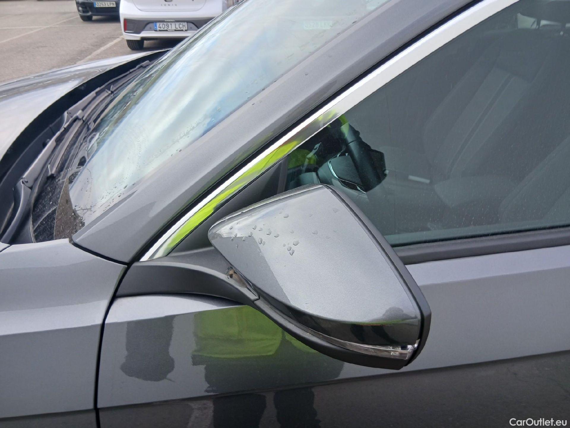  Volkswagen  T-ROC VOLKSWAGEN  / 2017 / 5P / todoterreno Advance 2.0 TDI 110kW (150CV) DSG (AC2) #8