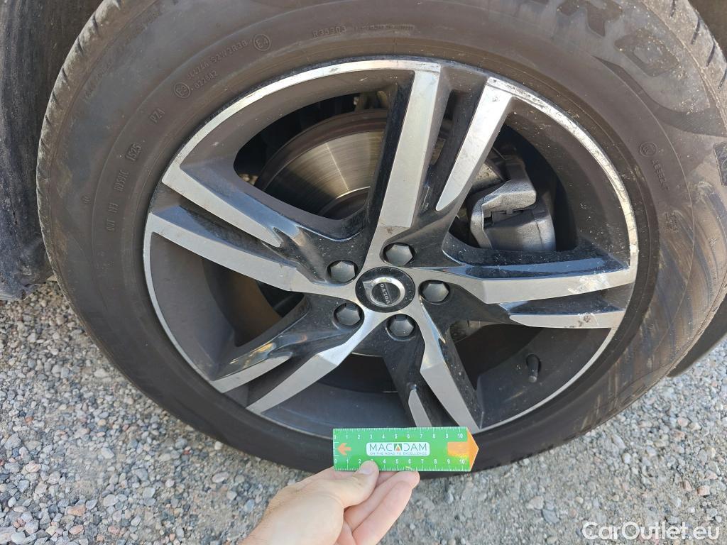  Volvo  XC 40 XC40 Plus Dark 2WD 2.0 165CV AT7 E6d #3