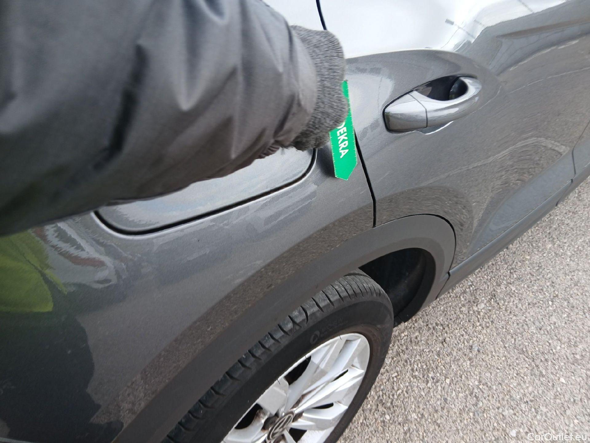  Volkswagen  T-ROC VOLKSWAGEN  / 2017 / 5P / todoterreno Advance 2.0 TDI 110kW (150CV) DSG (AC2) #16