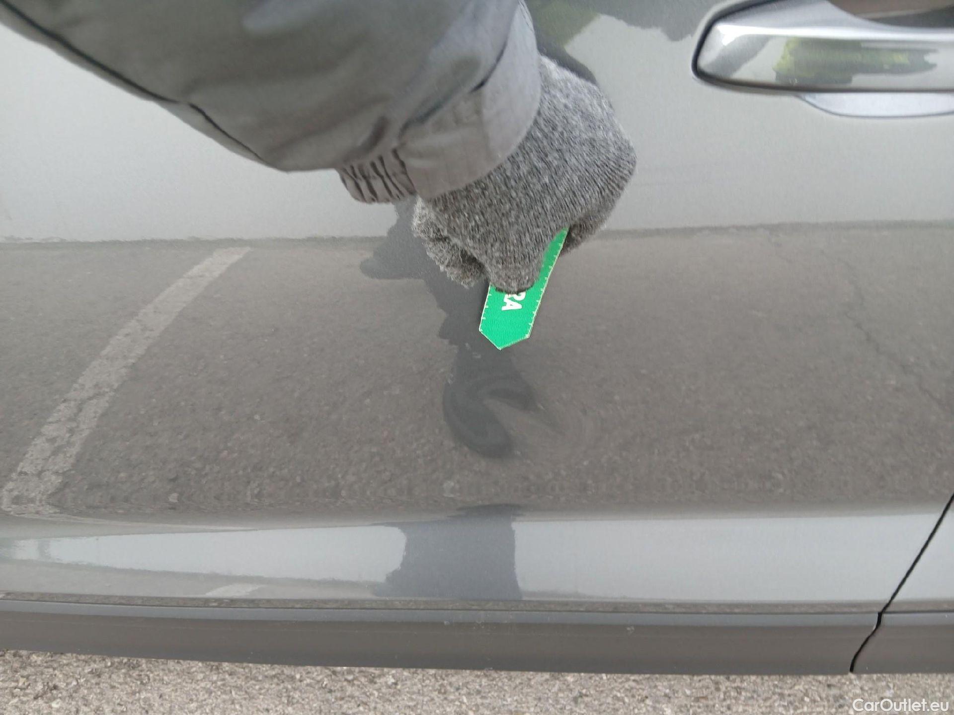  Volkswagen  T-ROC VOLKSWAGEN  / 2017 / 5P / todoterreno Advance 2.0 TDI 110kW (150CV) DSG (AC2) #9