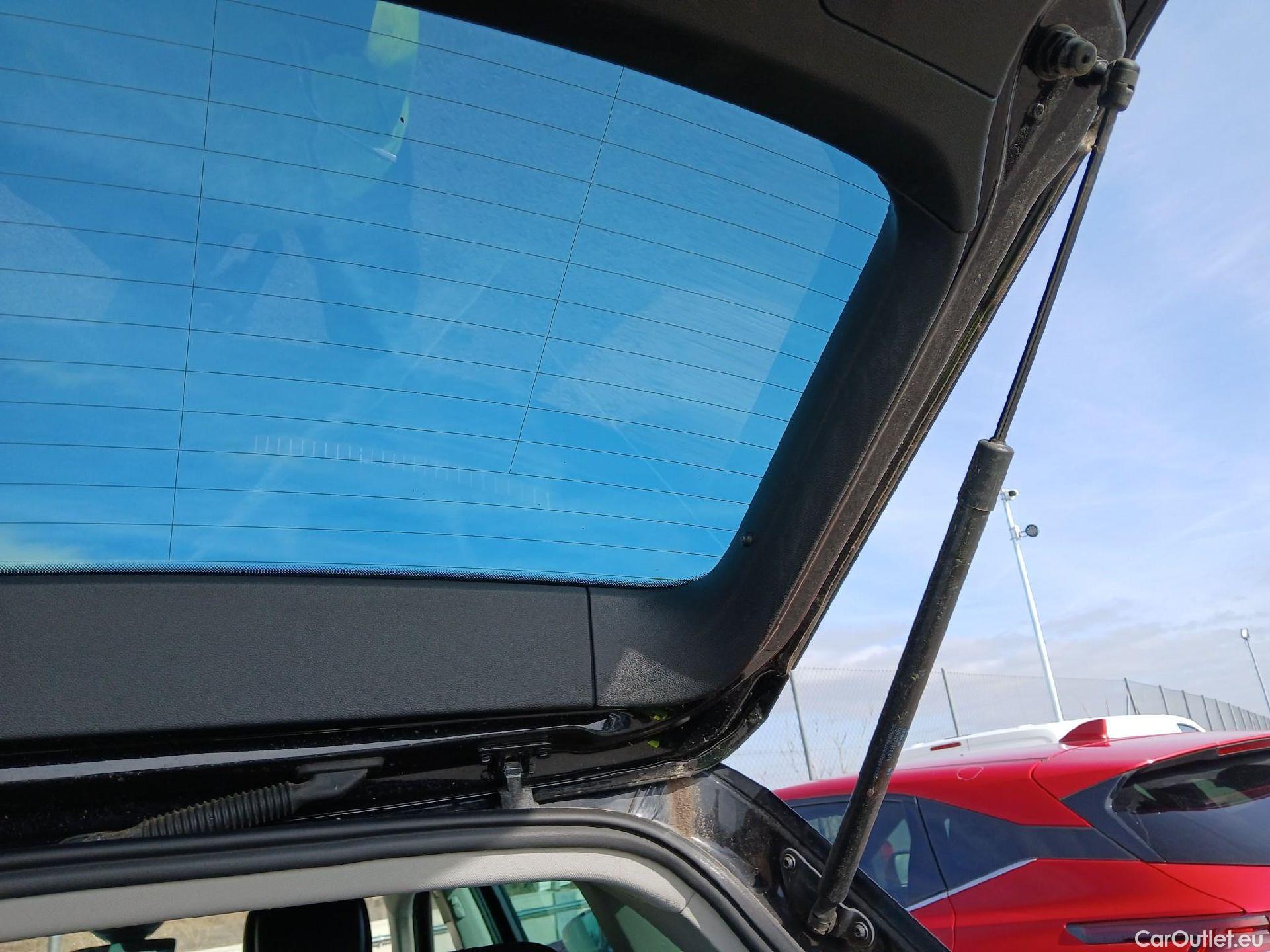  Volkswagen  Tiguan VOLKSWAGEN  / 2020 / 5P / todoterreno Life 2.0 TDI 110kW (150CV) DSG (AC2) #9