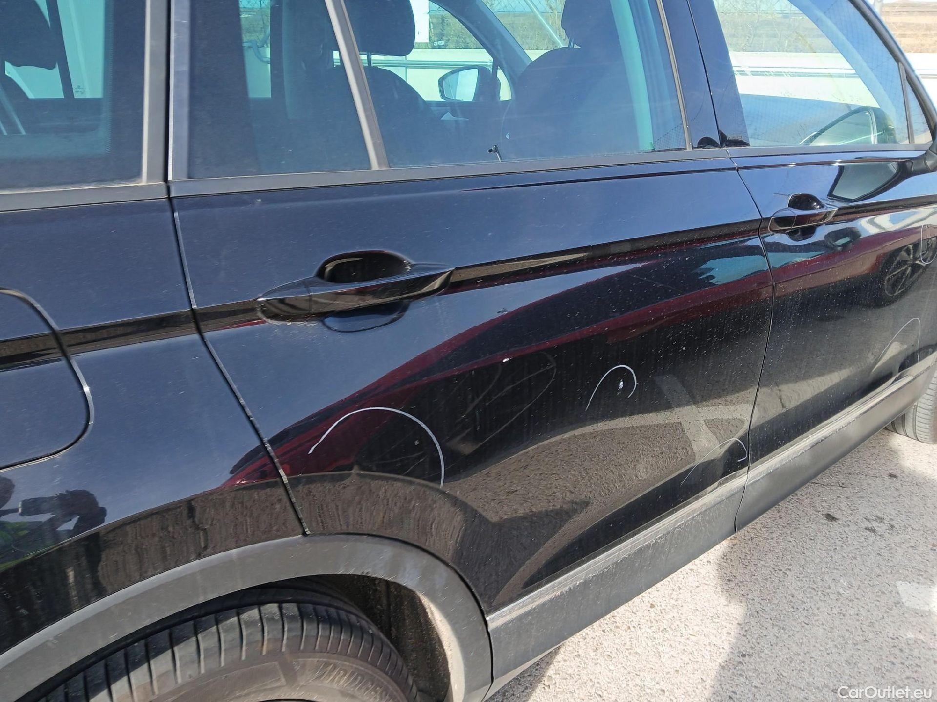  Volkswagen  Tiguan VOLKSWAGEN  / 2020 / 5P / todoterreno Life 2.0 TDI 110kW (150CV) DSG (AC2) #37