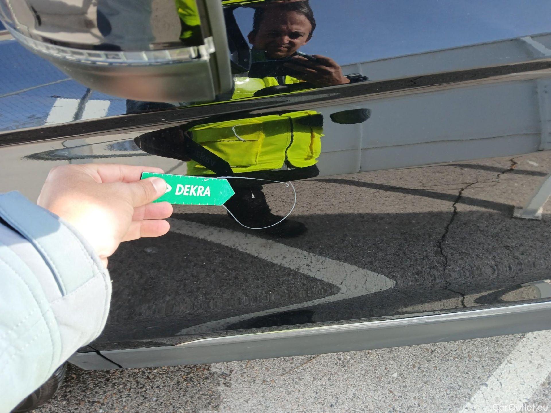  Volkswagen  Tiguan VOLKSWAGEN  / 2020 / 5P / todoterreno Life 2.0 TDI 110kW (150CV) DSG (AC2) #23