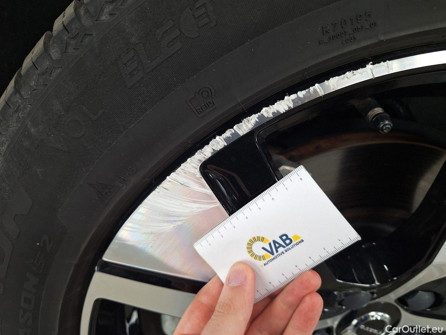  Volvo  XC 40 Volvo, XC40 '17, Volvo XC40 P8 4x4 Recharge R-Design 5d #4