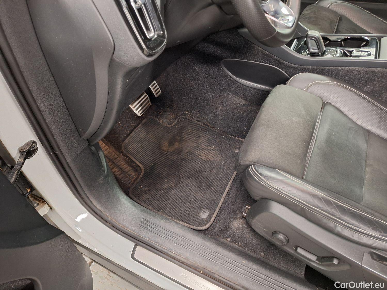  Volvo  XC 40 Volvo, XC40 '17, Volvo XC40 D4 AWD Geartronic R-Design 5d #30