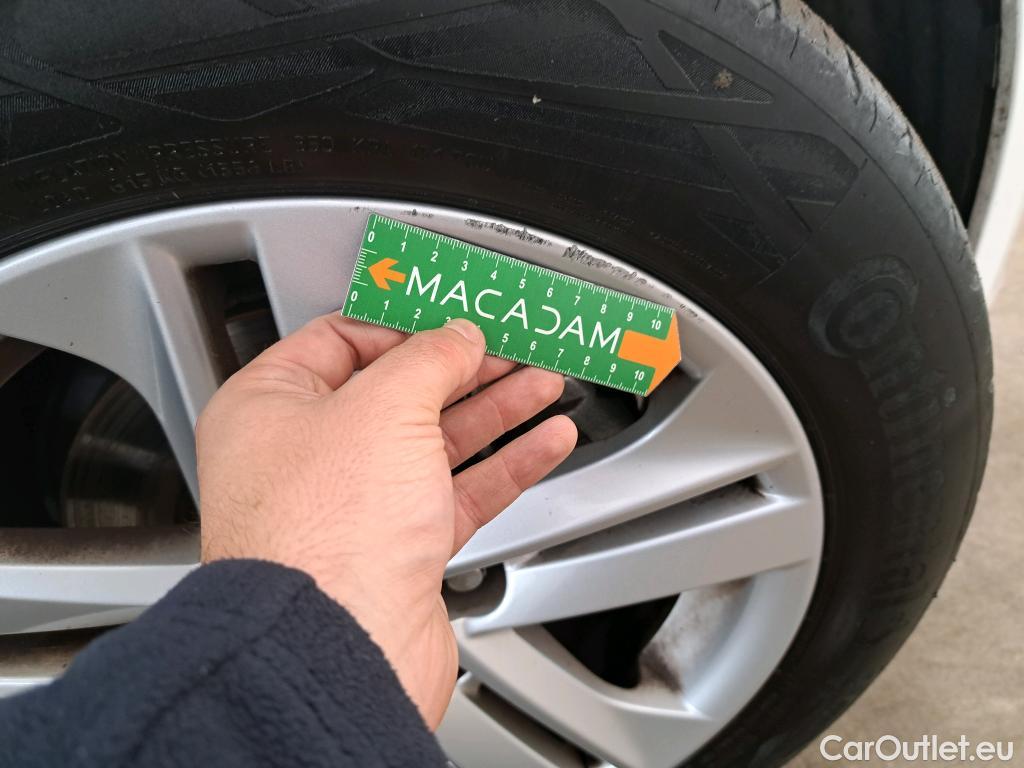  Toyota  Corolla TOYOTA  Touring Sports / 2018 / 5P / Break Hybride 122h Dynamic Business Supp Lomb #20