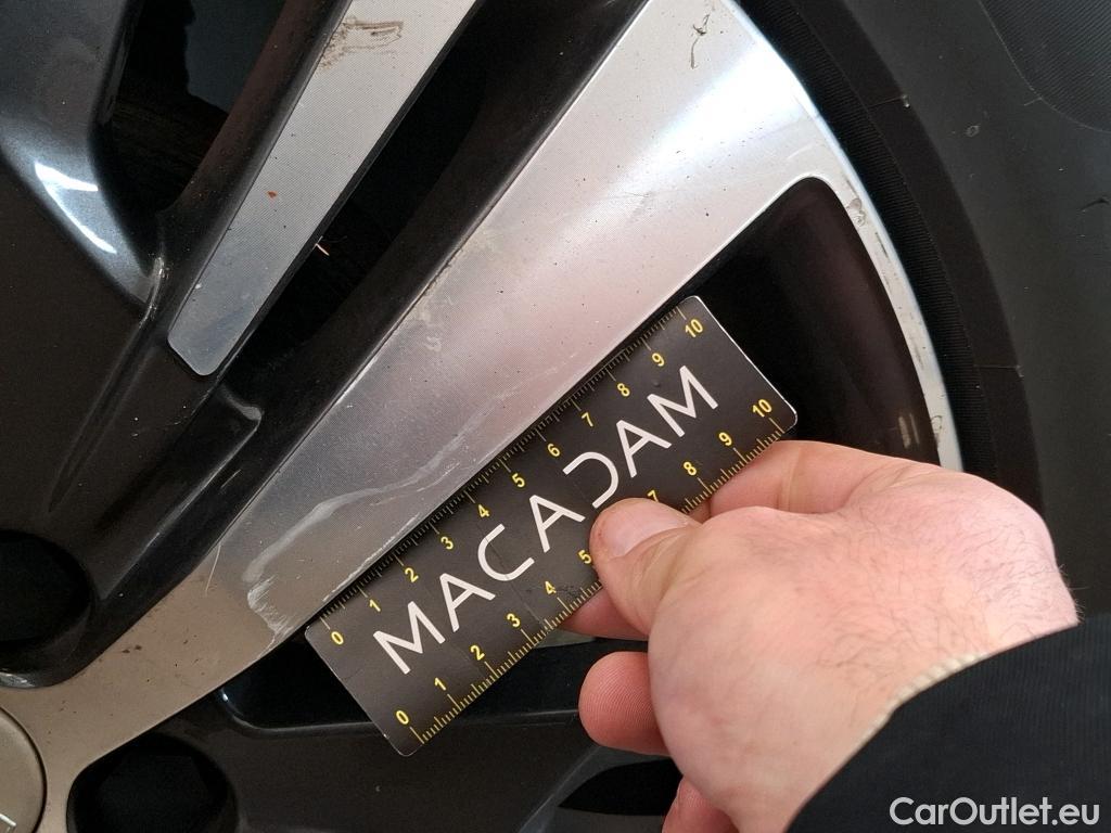  Peugeot  3008  Allure Pack 1.2 PureTech 130CV BVA8 E6d #9